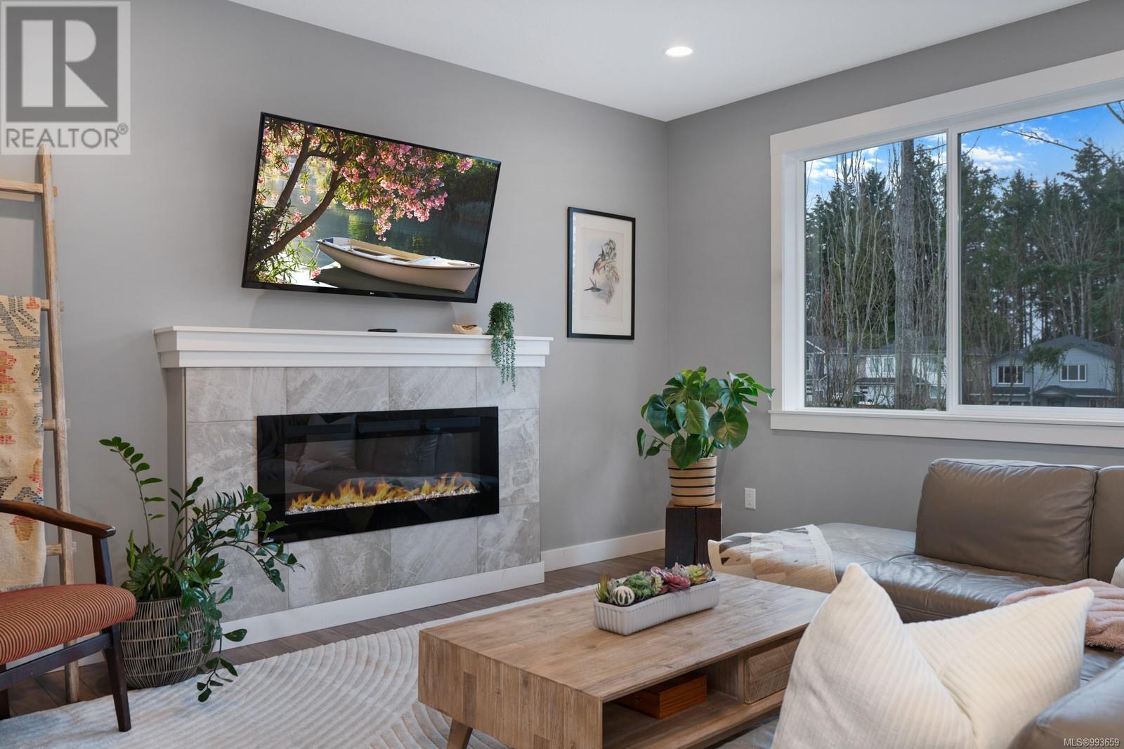 Property at 370 Cordan St image 2