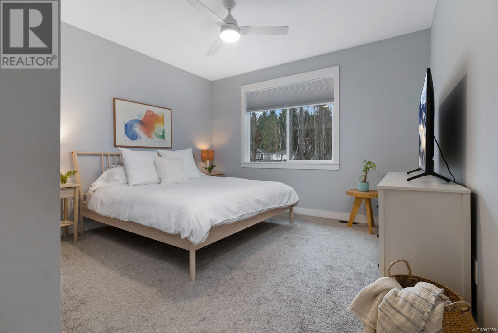 Property at 370 Cordan St image 3