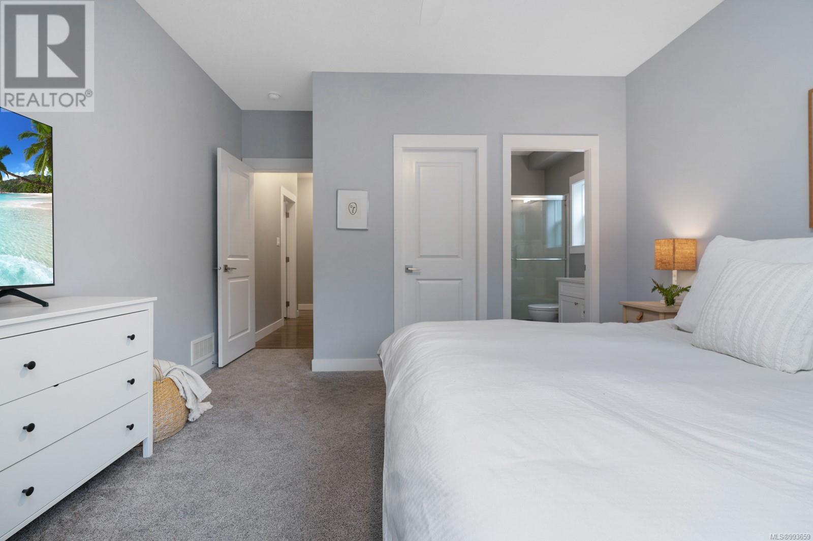 Property at 370 Cordan St image 4