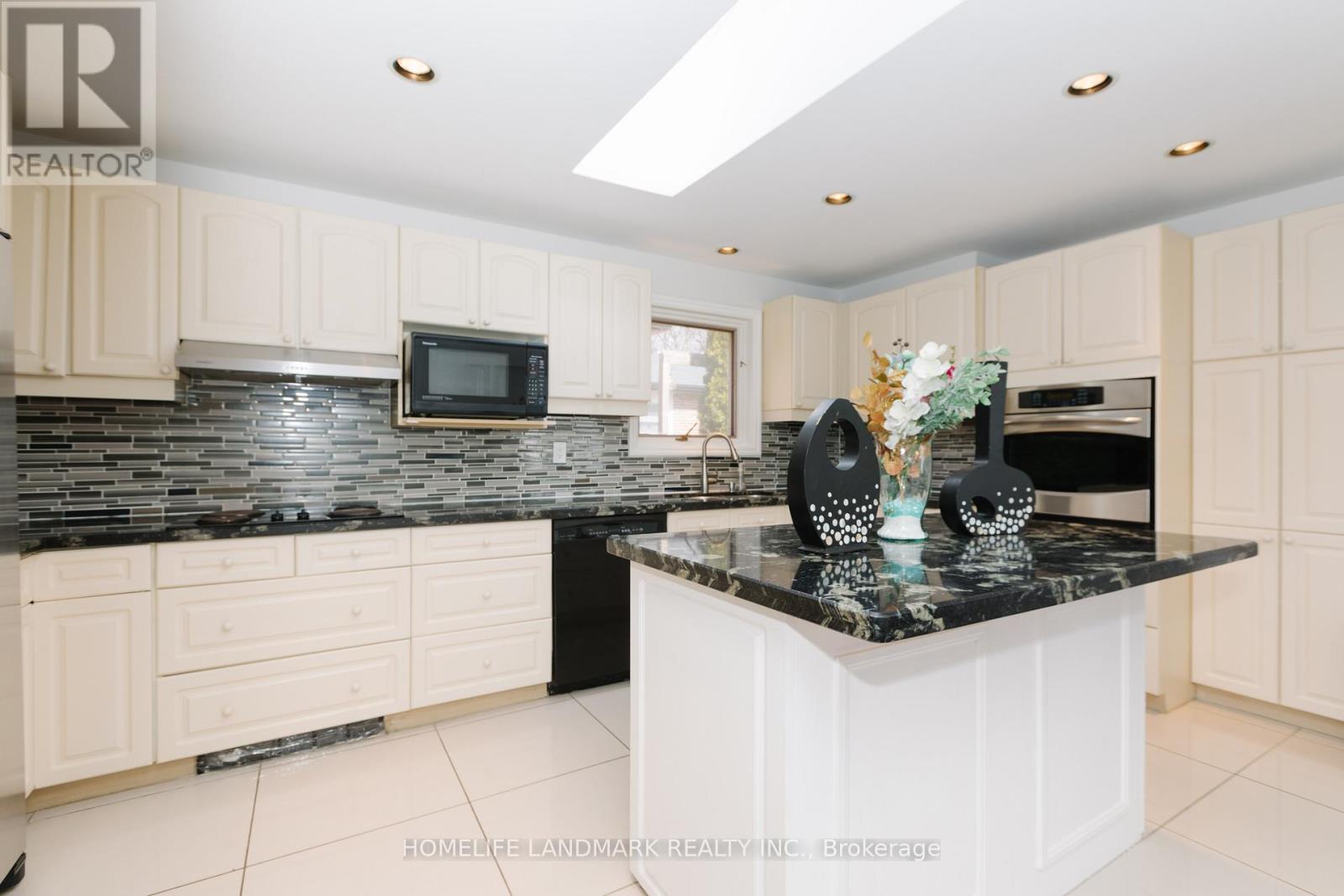 3233 Ibbetson Crescent, Mississauga, Ontario  L5C 1Z1 - Photo 11 - W12053622