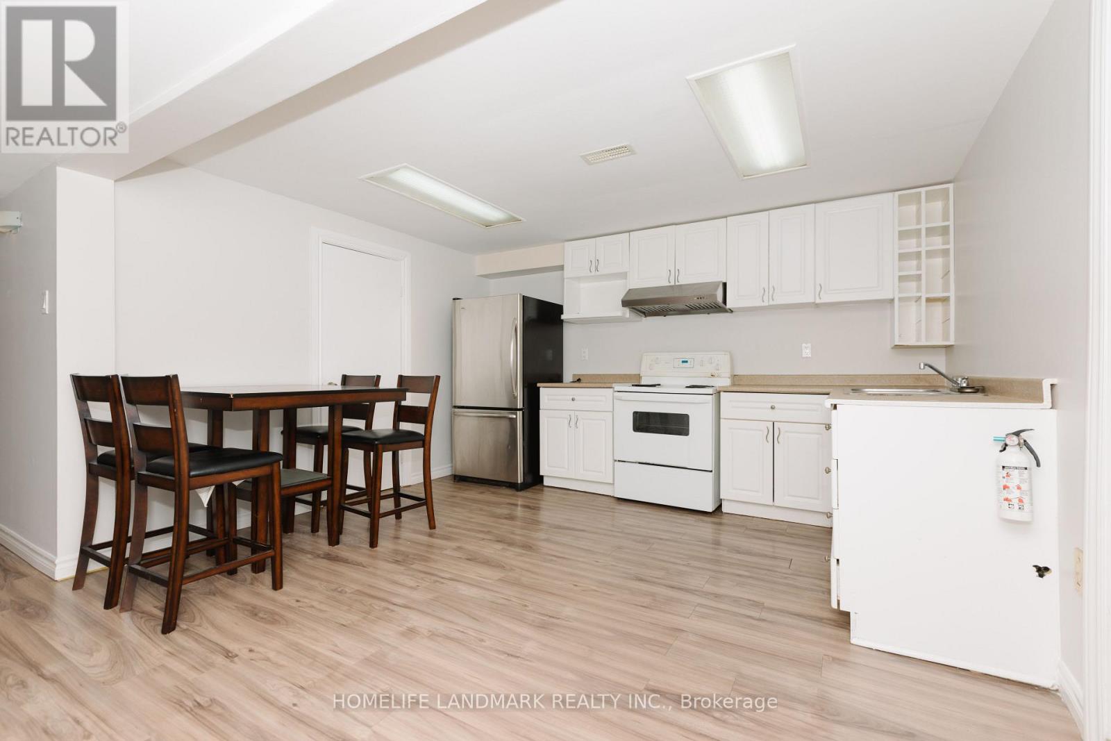 3233 Ibbetson Crescent, Mississauga, Ontario  L5C 1Z1 - Photo 19 - W12053622