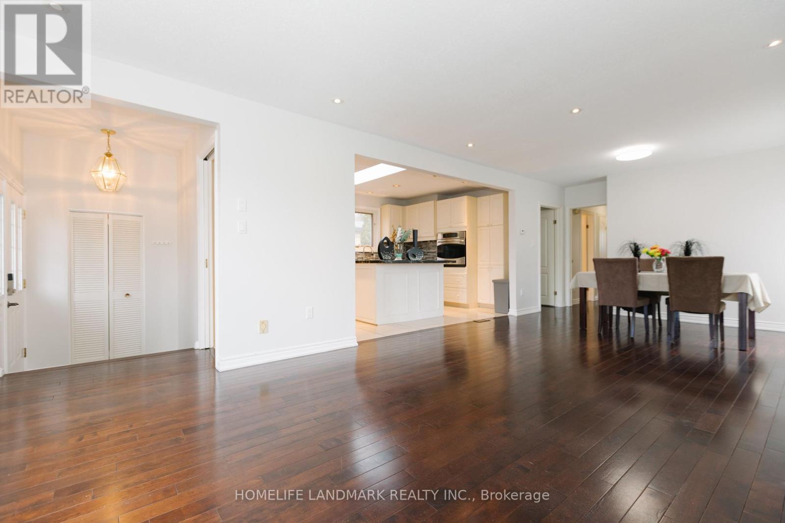 3233 Ibbetson Crescent, Mississauga, Ontario  L5C 1Z1 - Photo 6 - W12053622
