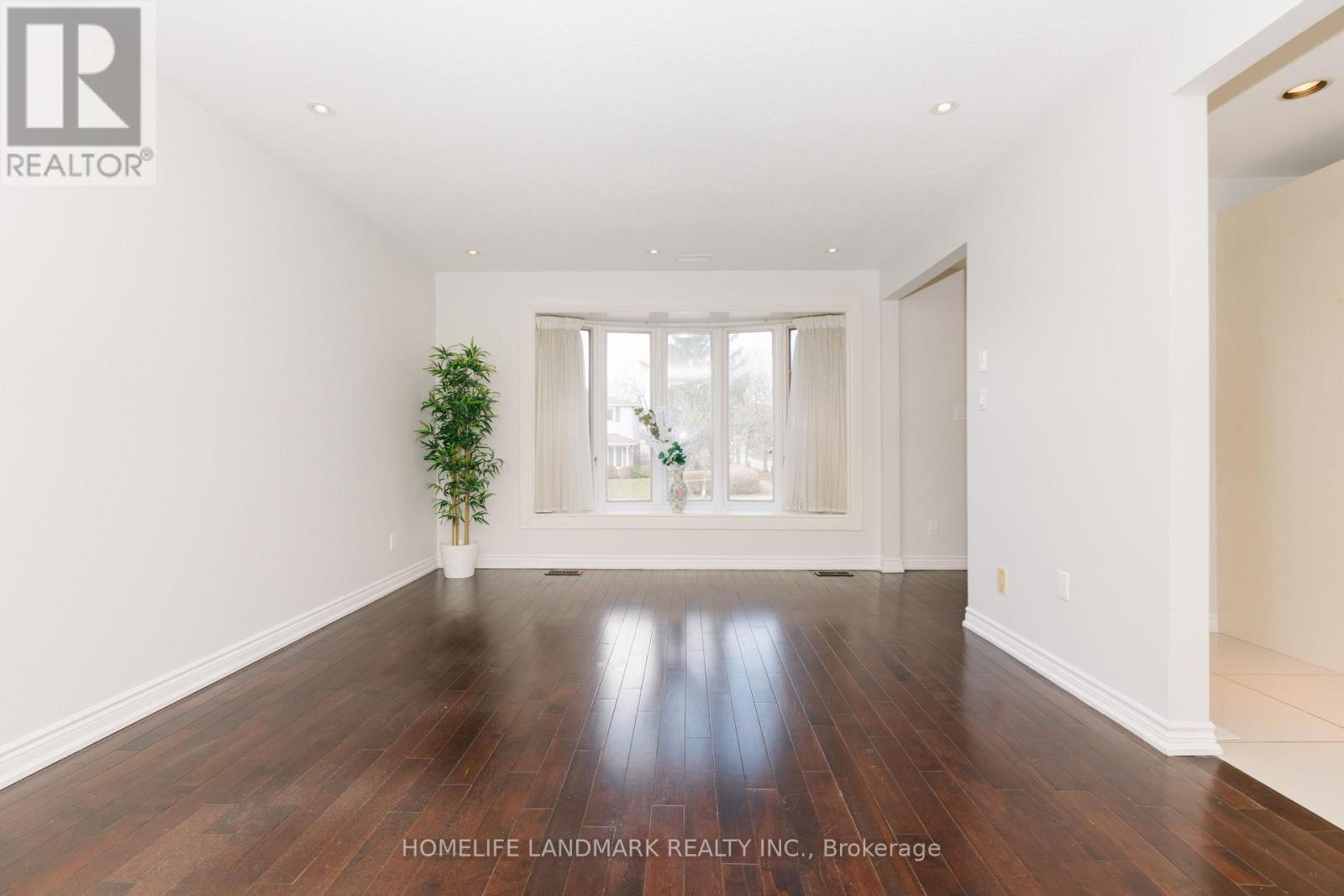 3233 Ibbetson Crescent, Mississauga, Ontario  L5C 1Z1 - Photo 7 - W12053622