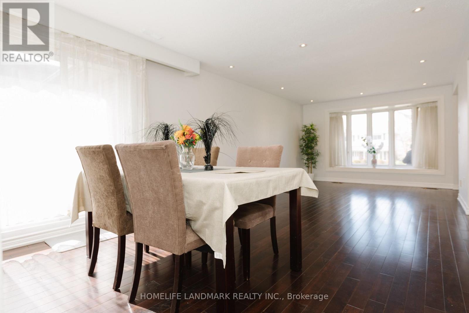 3233 Ibbetson Crescent, Mississauga, Ontario  L5C 1Z1 - Photo 8 - W12053622
