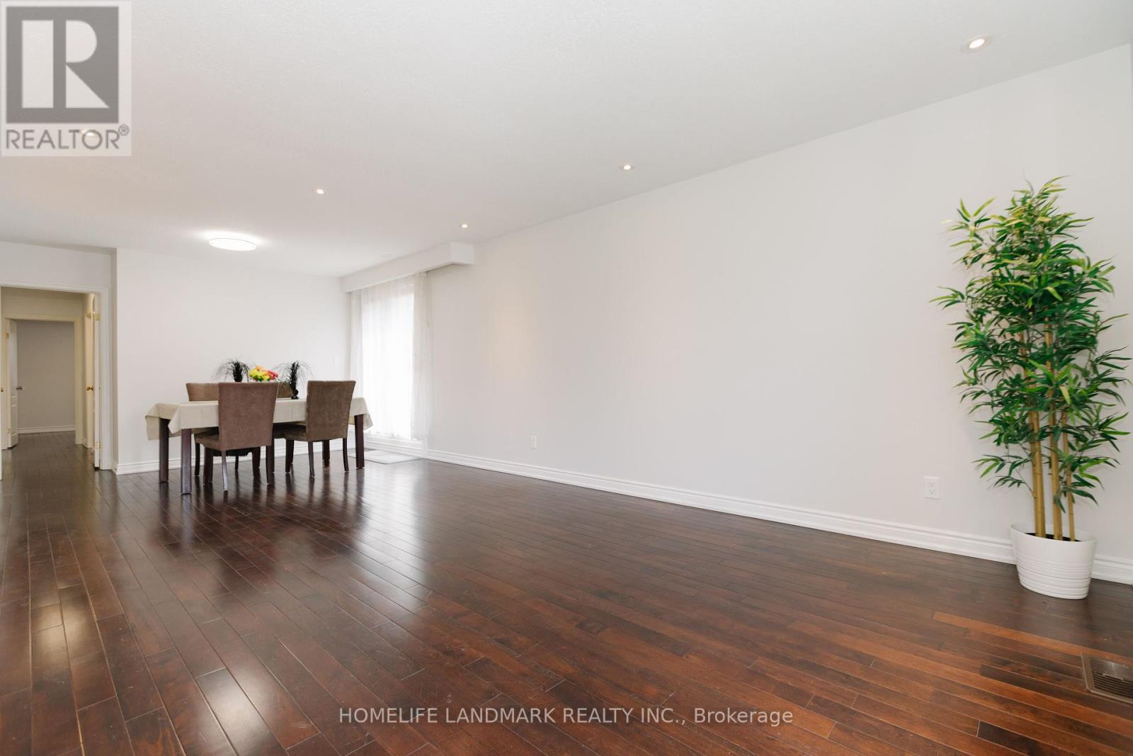 3233 Ibbetson Crescent, Mississauga, Ontario  L5C 1Z1 - Photo 9 - W12053622