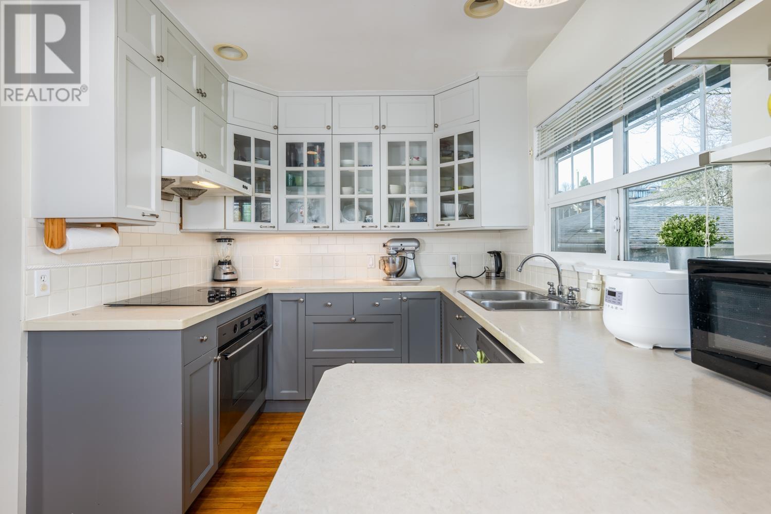 9263 10th Avenue, Burnaby, British Columbia  V3N 2T3 - Photo 16 - R2984148