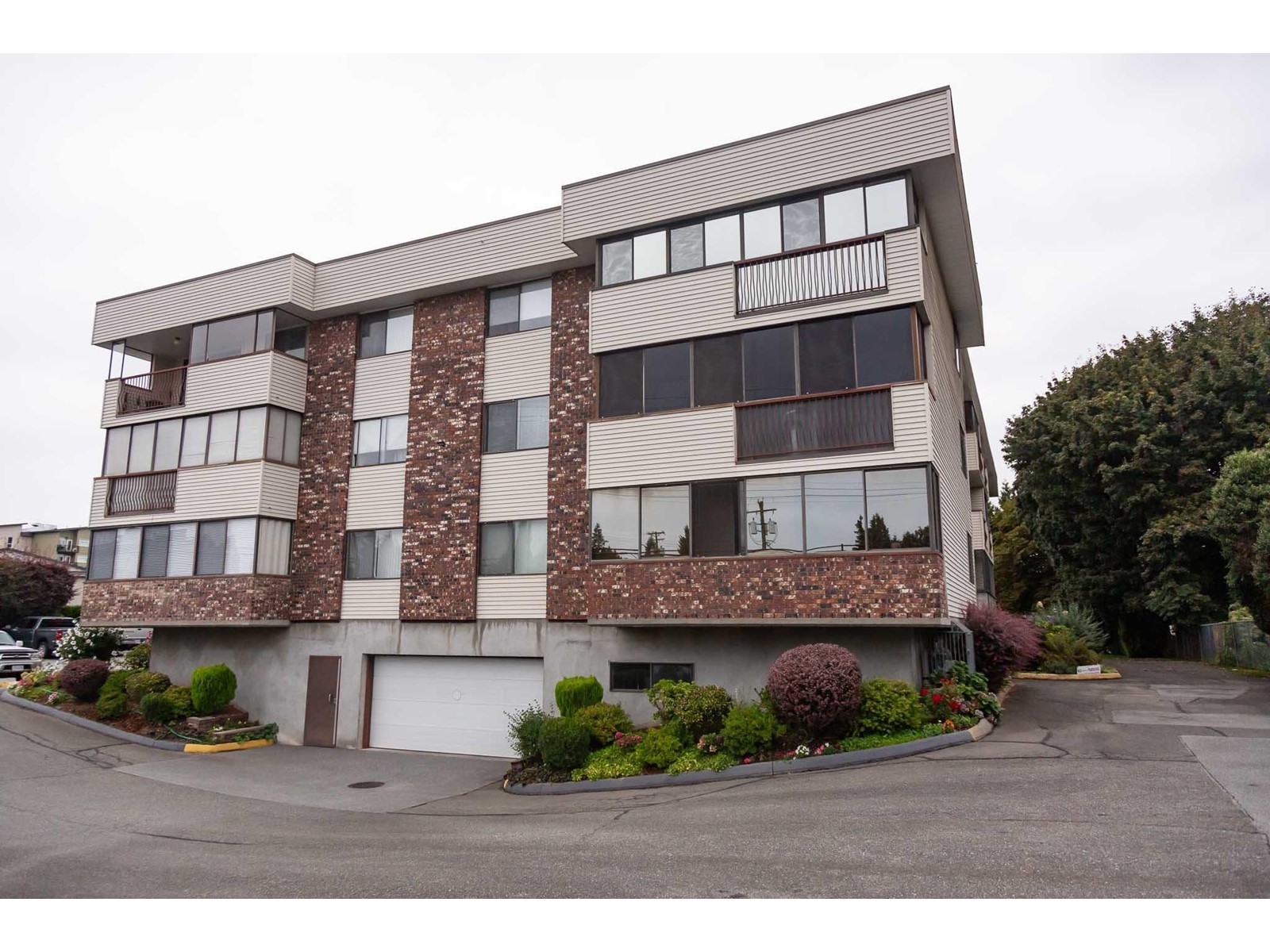 205 33369 Old Yale Road, Abbotsford, British Columbia  V2S 2J6 - Photo 2 - R2984240