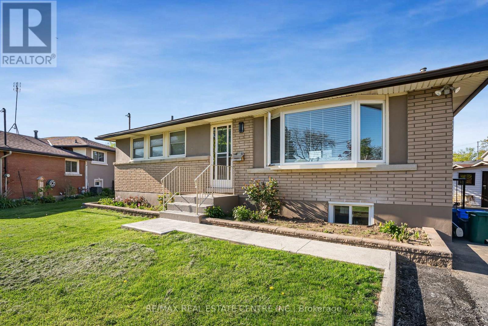 Property at 37 CORONATION BOULEVARD image 2