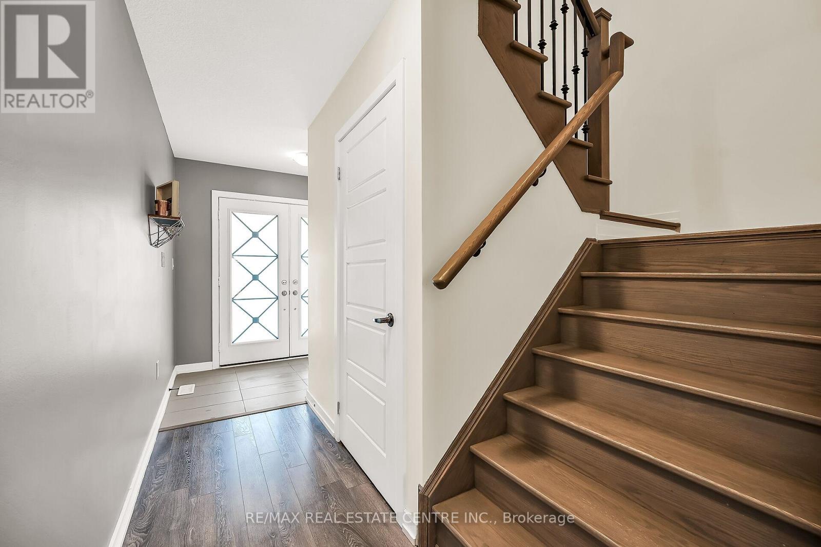 Property at 18 SCARLETWOOD STREET image 5
