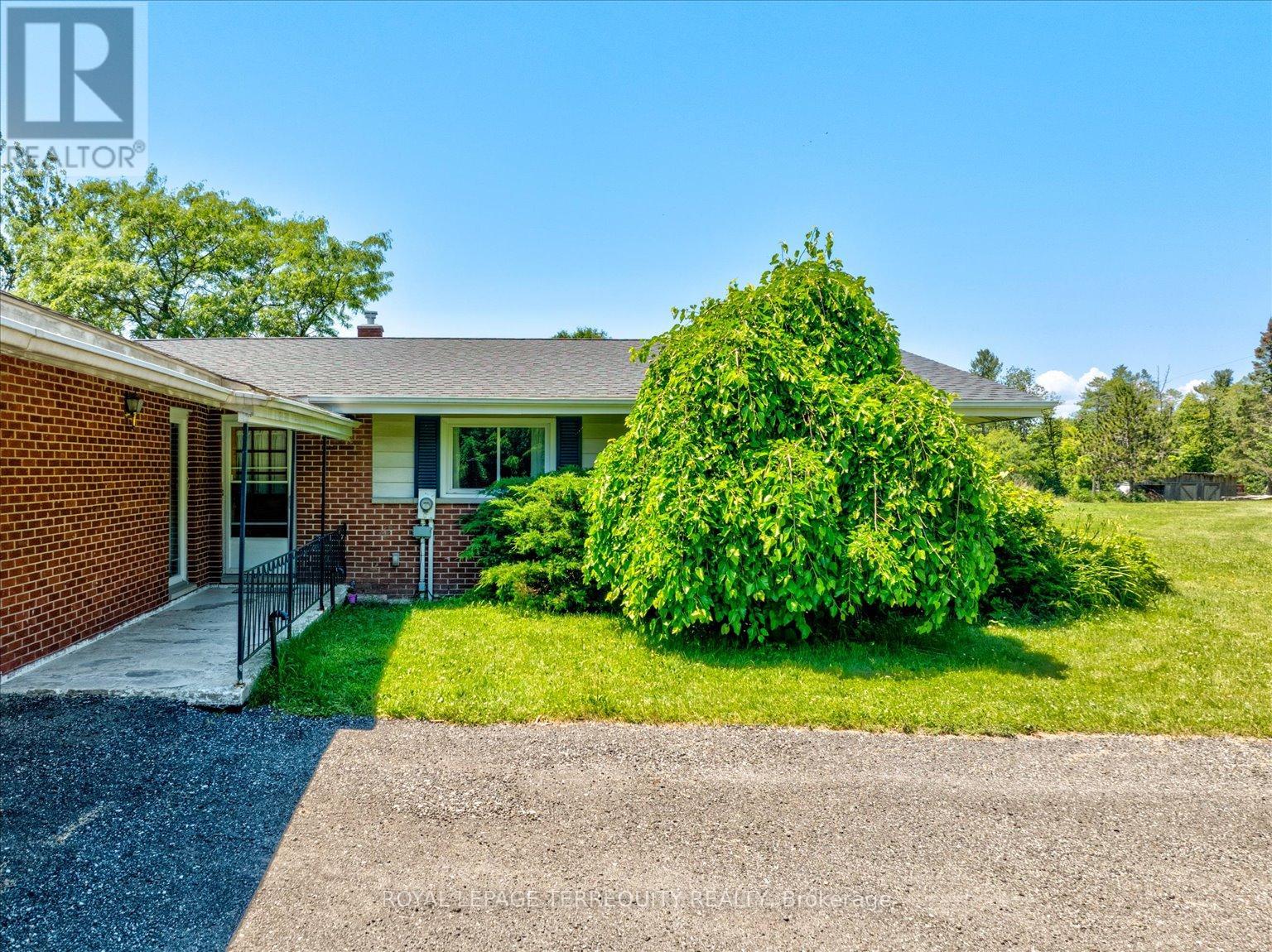 Property at 1098 15TH SIDE ROAD image 3