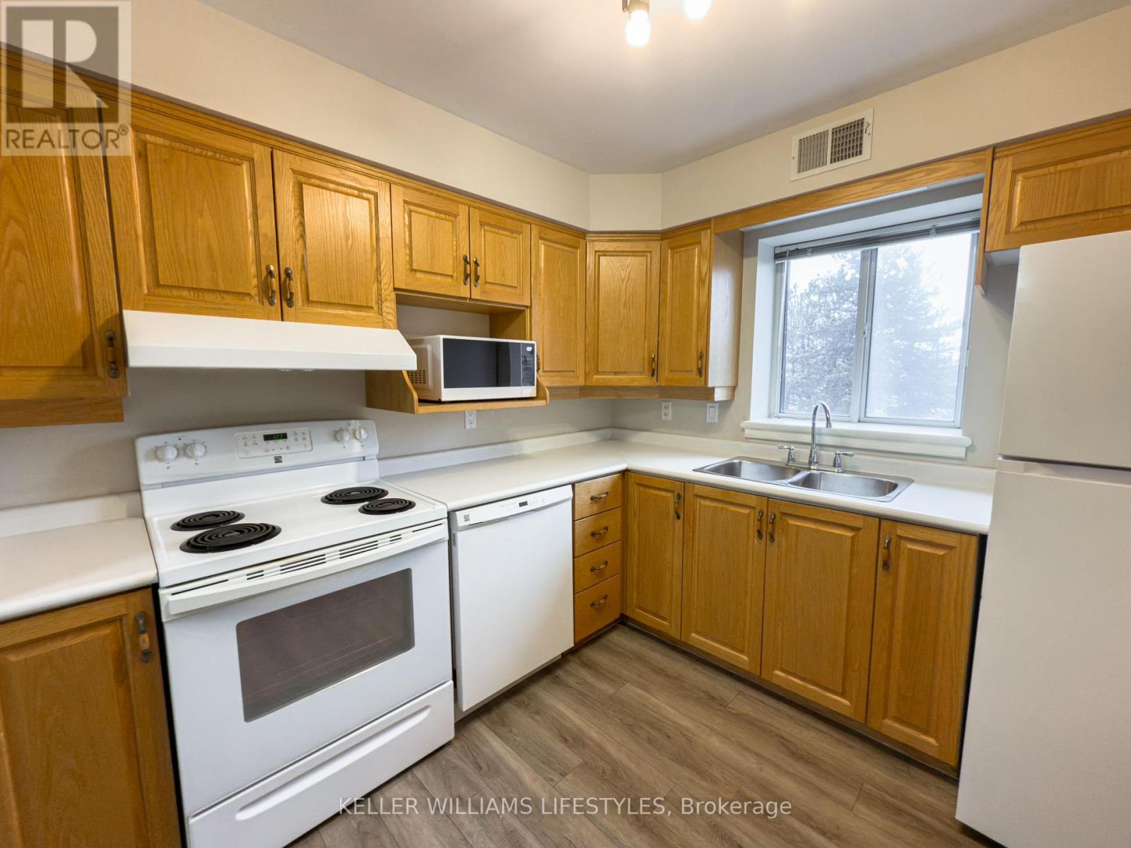 Photo 7 of 41 for 234 - 511 Gainsborough Road
