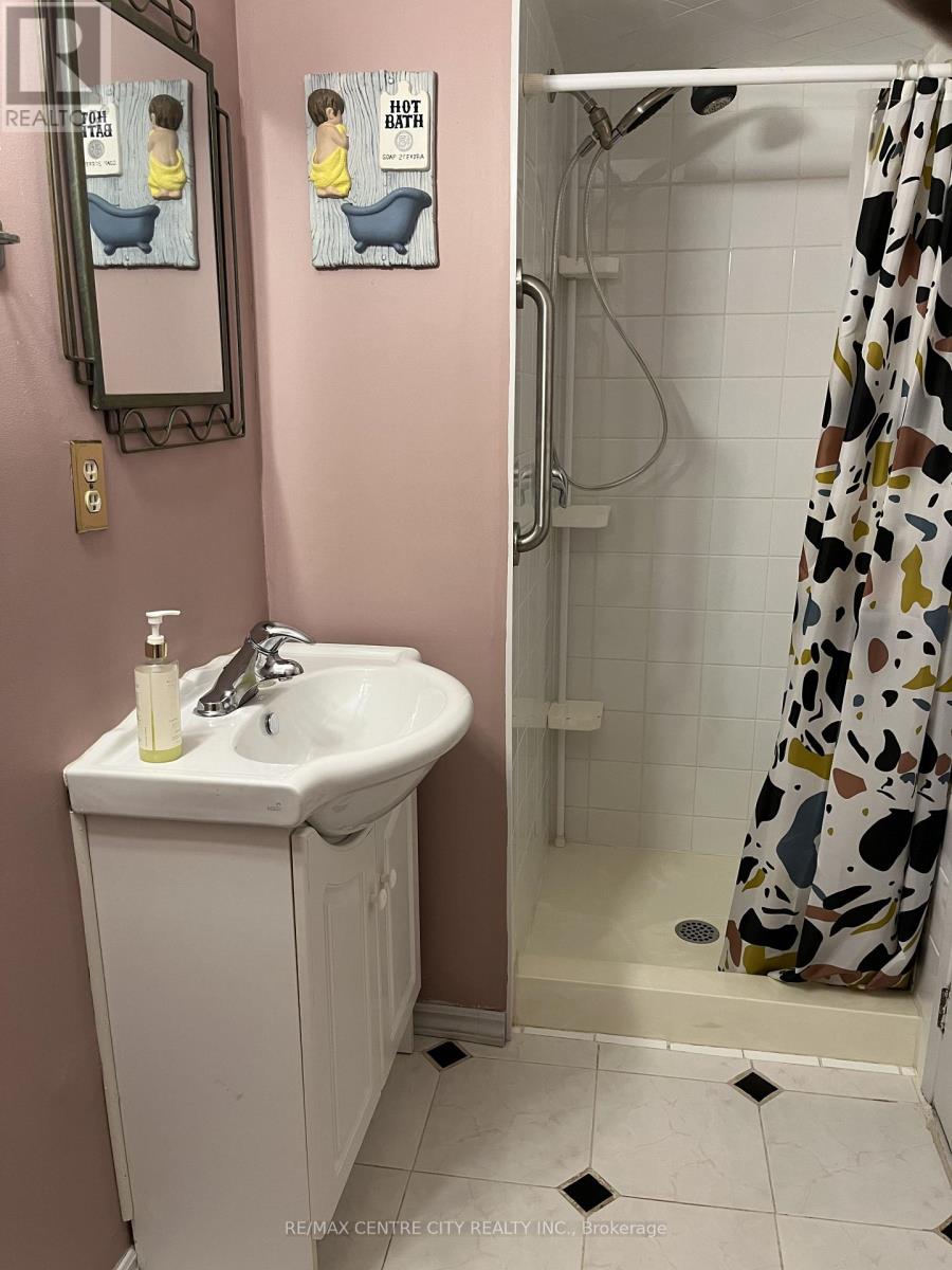Photo 14 of 17 for 71 Speight Crescent