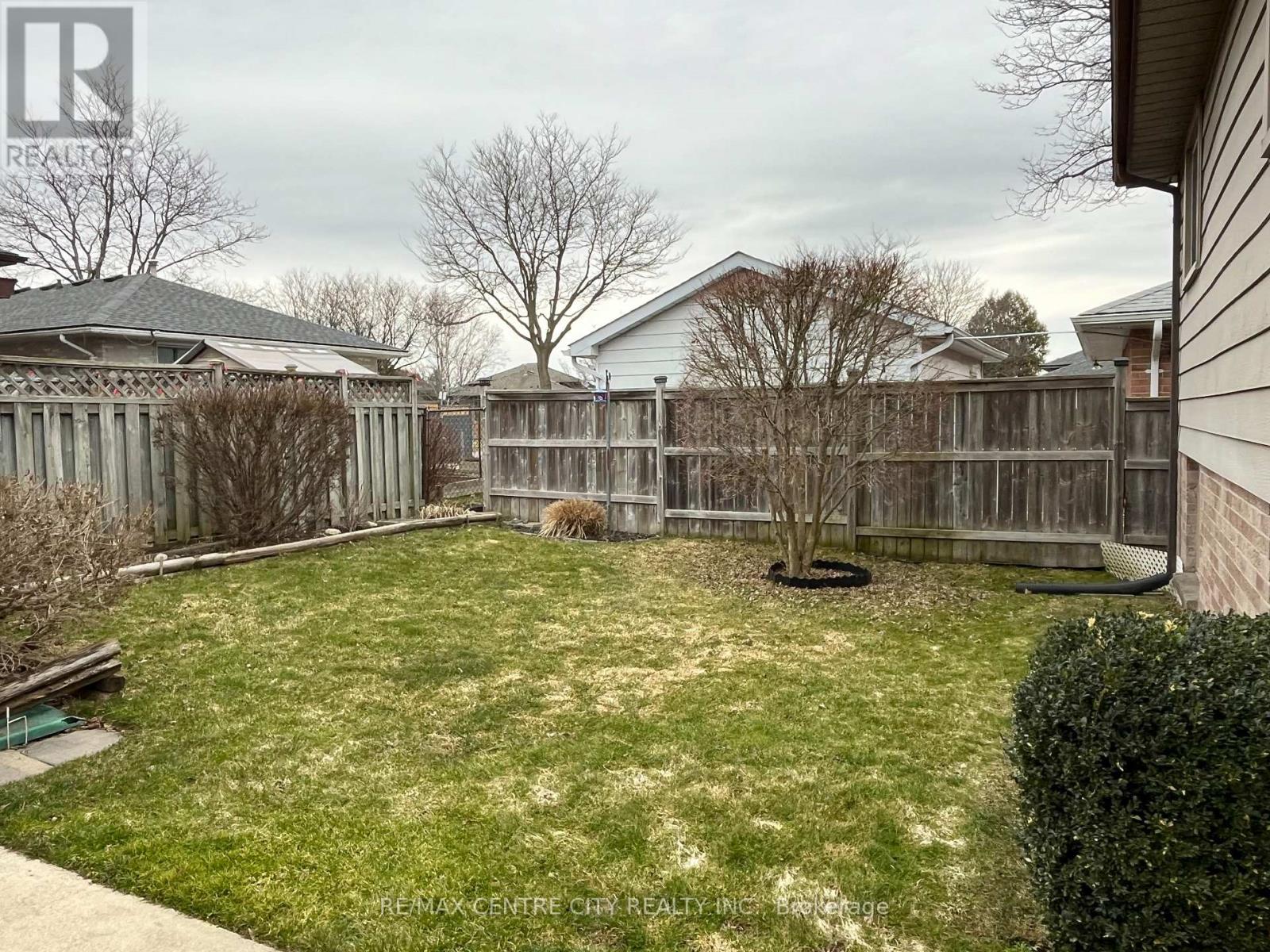 Photo 16 of 17 for 71 Speight Crescent