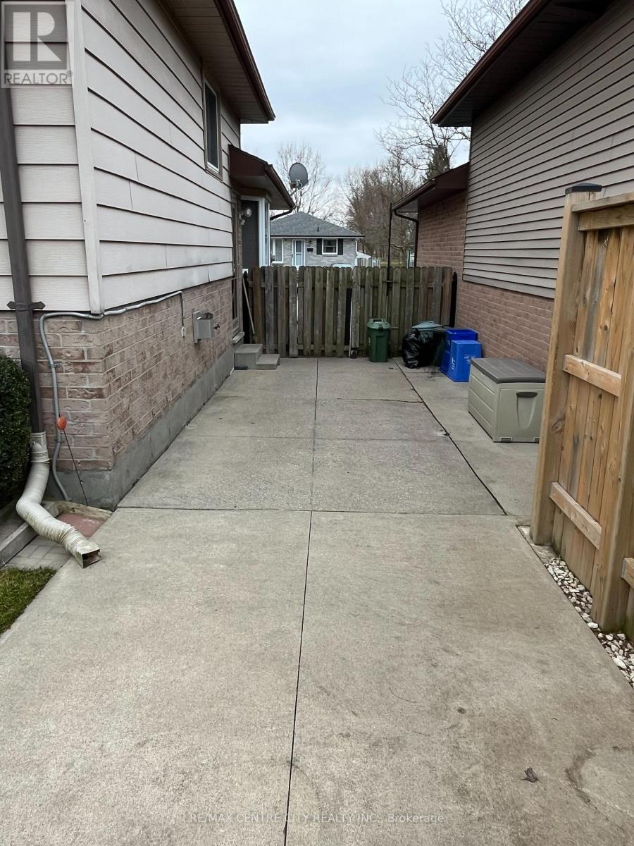 Photo 17 of 17 for 71 Speight Crescent