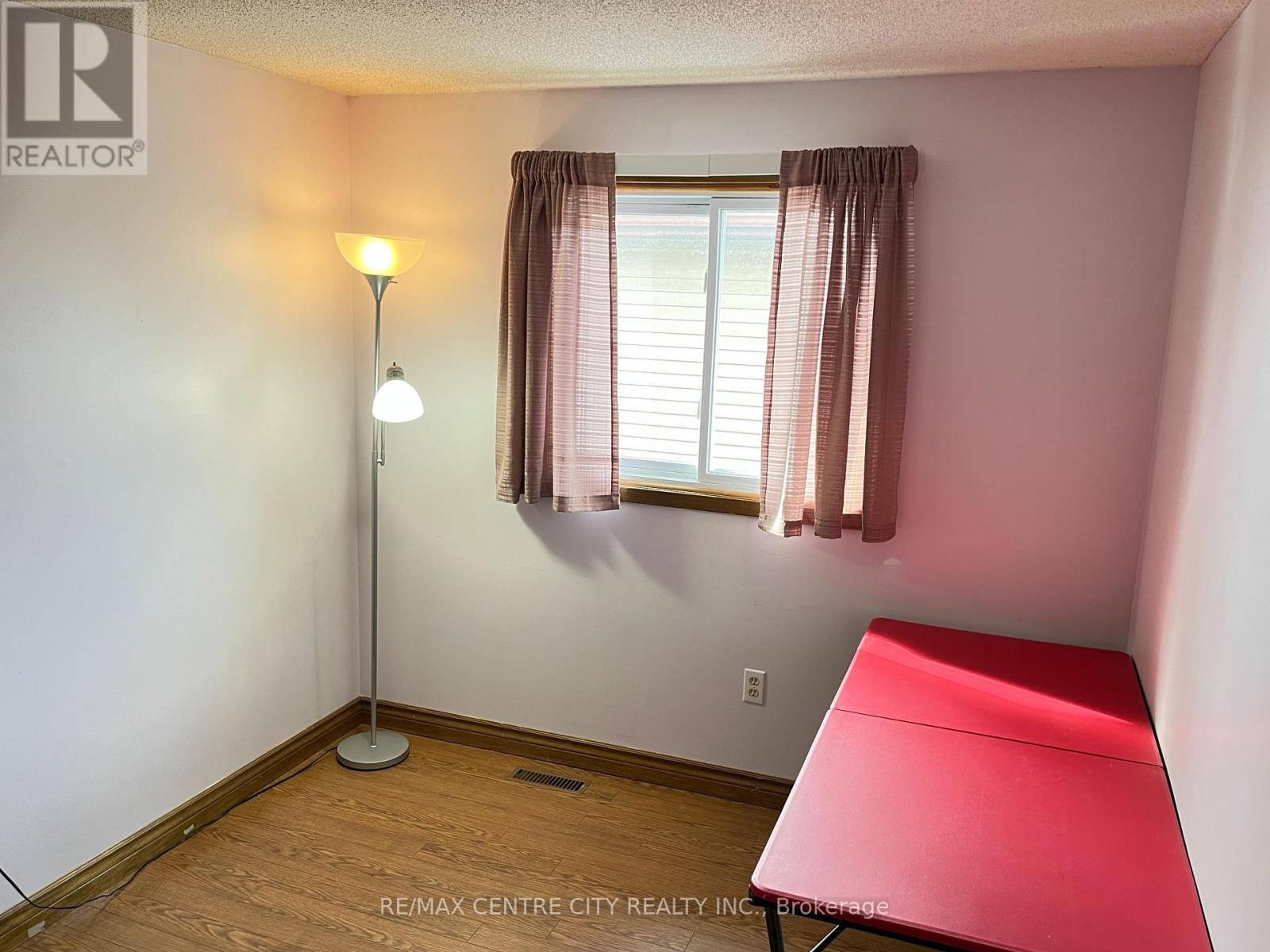 Photo 9 of 17 for 71 Speight Crescent