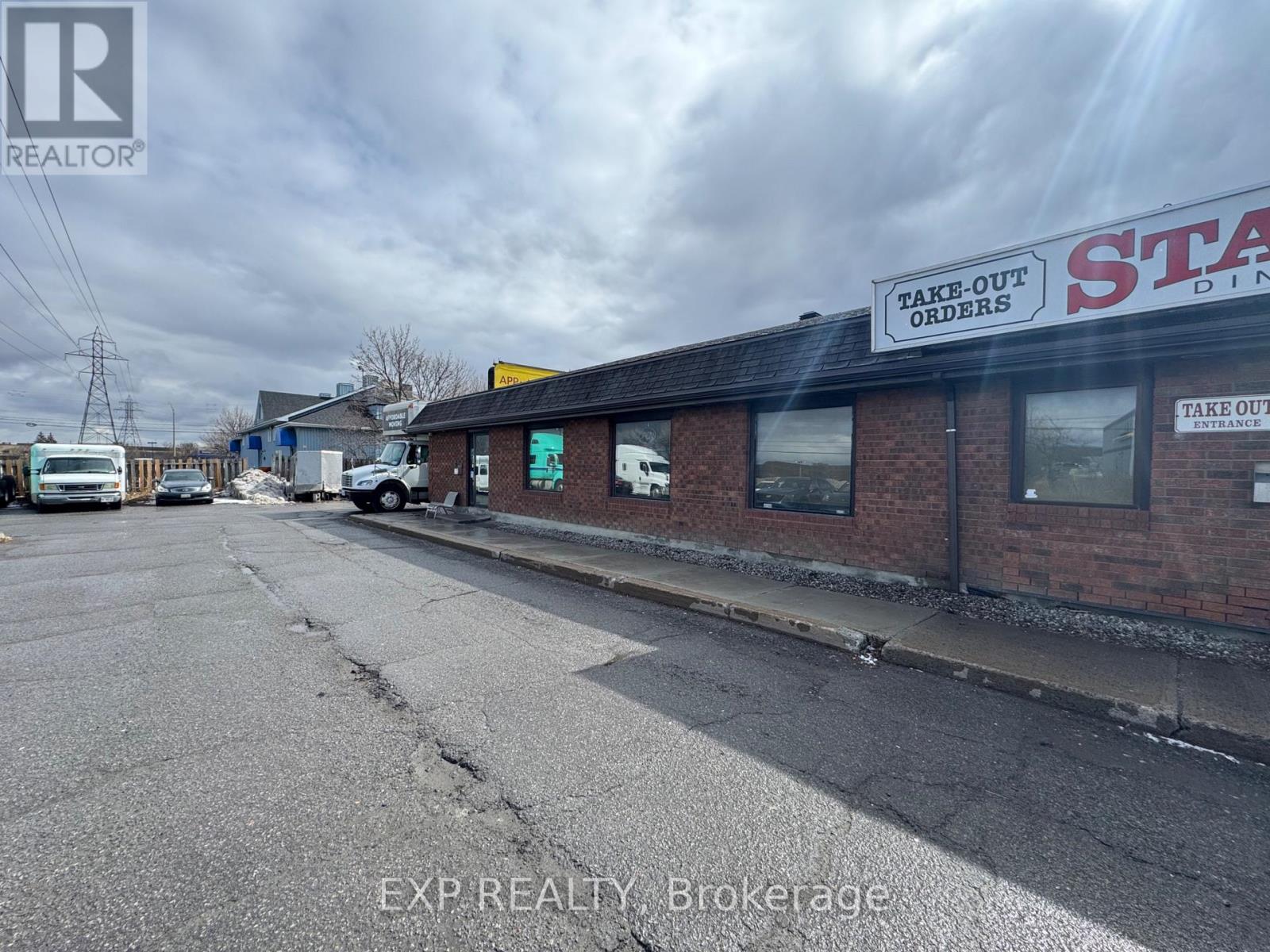 1188 Newmarket Street, Ottawa, Ontario  K1B 1A6 - Photo 2 - X12053862