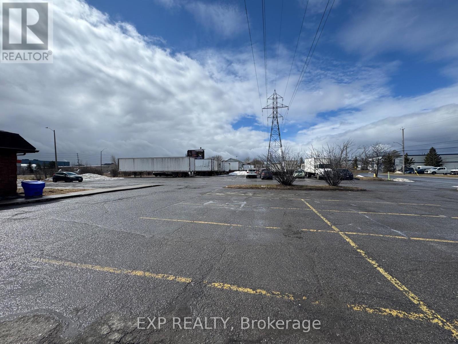 1188 Newmarket Street, Ottawa, Ontario  K1B 1A6 - Photo 3 - X12053862