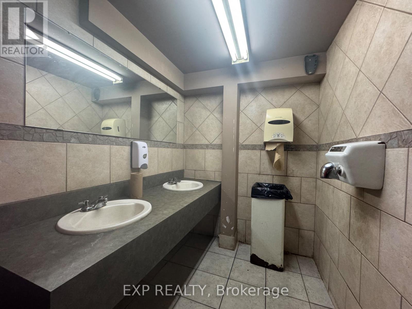 1188 Newmarket Street, Ottawa, Ontario  K1B 1A6 - Photo 33 - X12053862