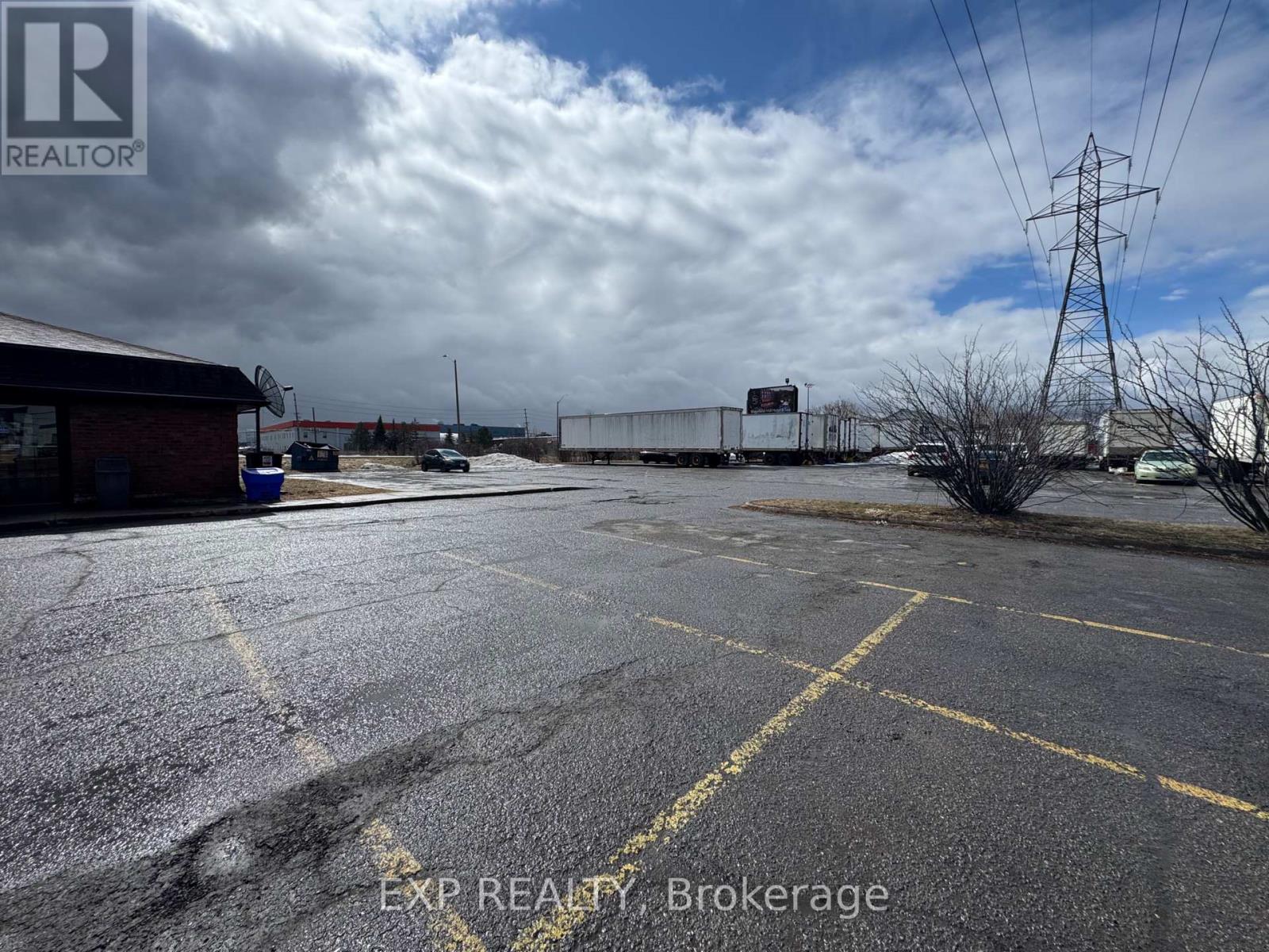 1188 Newmarket Street, Ottawa, Ontario  K1B 1A6 - Photo 4 - X12053862