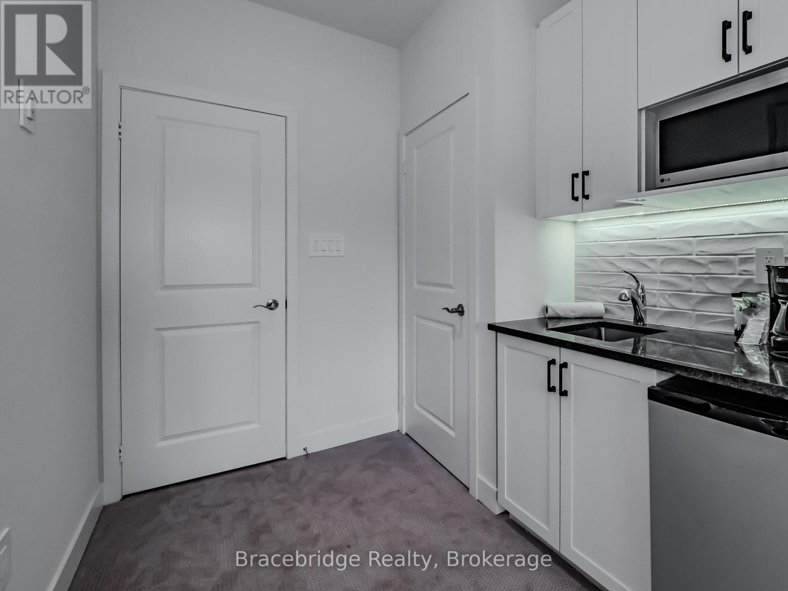 Bhv-B203 - 1869 Muskoka Rd 118 Highway W, Muskoka Lakes, Ontario  P1L 1W8 - Photo 16 - X12053904