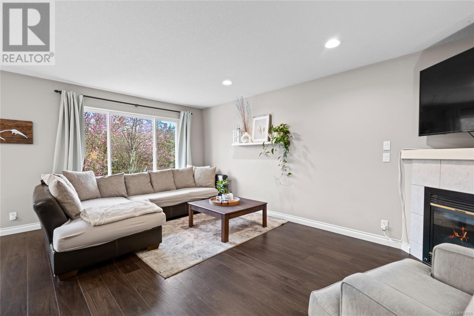 Property at 5794 Brookwood Dr image 3