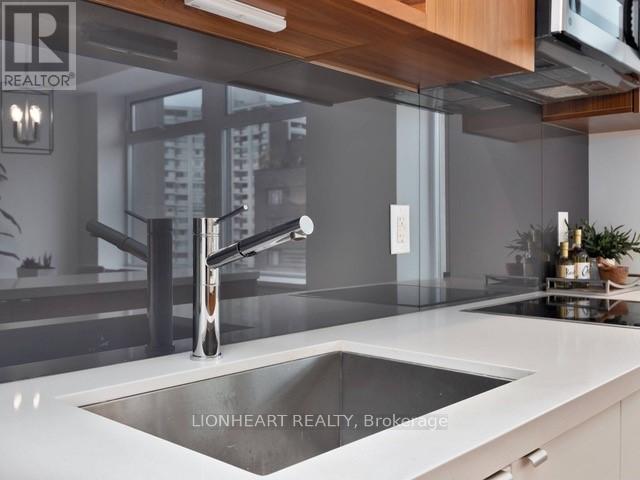 605 - 111 St Clair Avenue W, Toronto, Ontario  M4V 1N5 - Photo 19 - C12053926