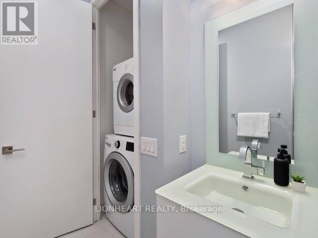 605 - 111 St Clair Avenue W, Toronto, Ontario  M4V 1N5 - Photo 21 - C12053926
