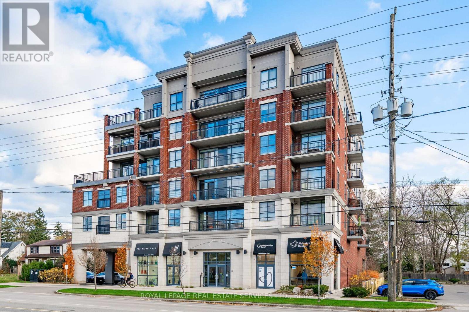 102 - 34 Plains Road E, Burlington, Ontario  L7T 0B9 - Photo 2 - W12053870
