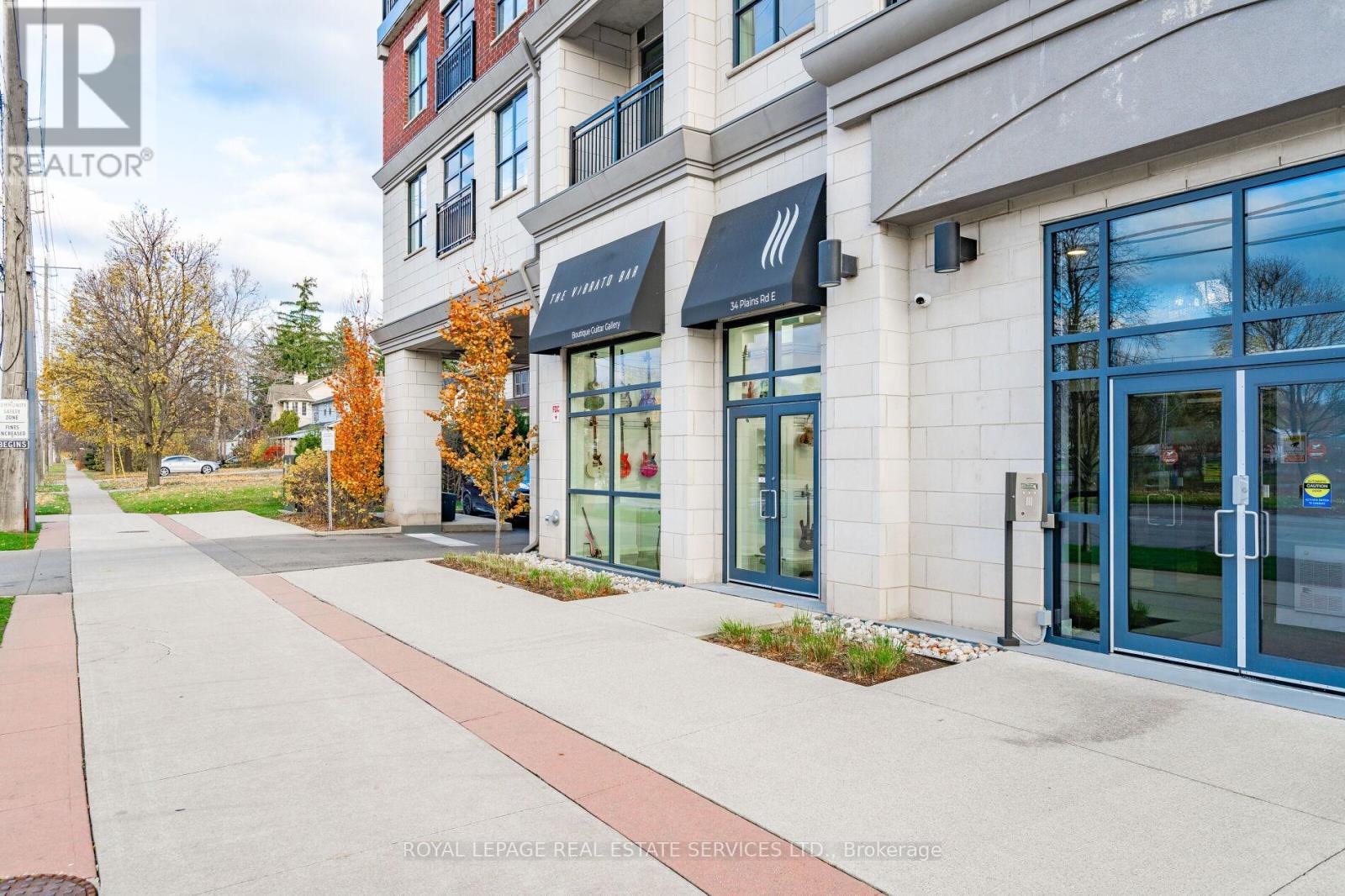 102 - 34 Plains Road E, Burlington, Ontario  L7T 0B9 - Photo 4 - W12053870