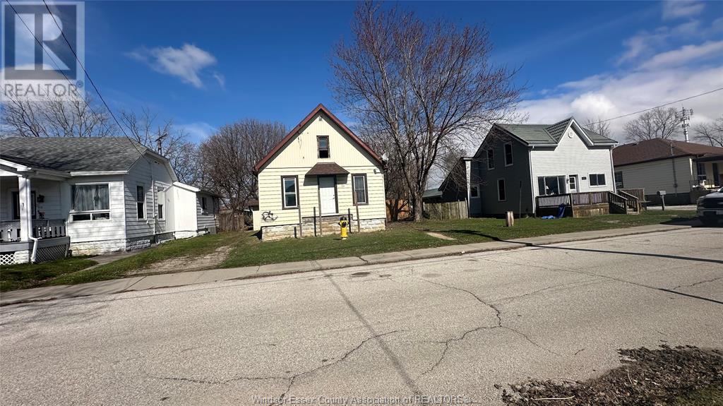 Property at 135 EDGAR STREET image 5