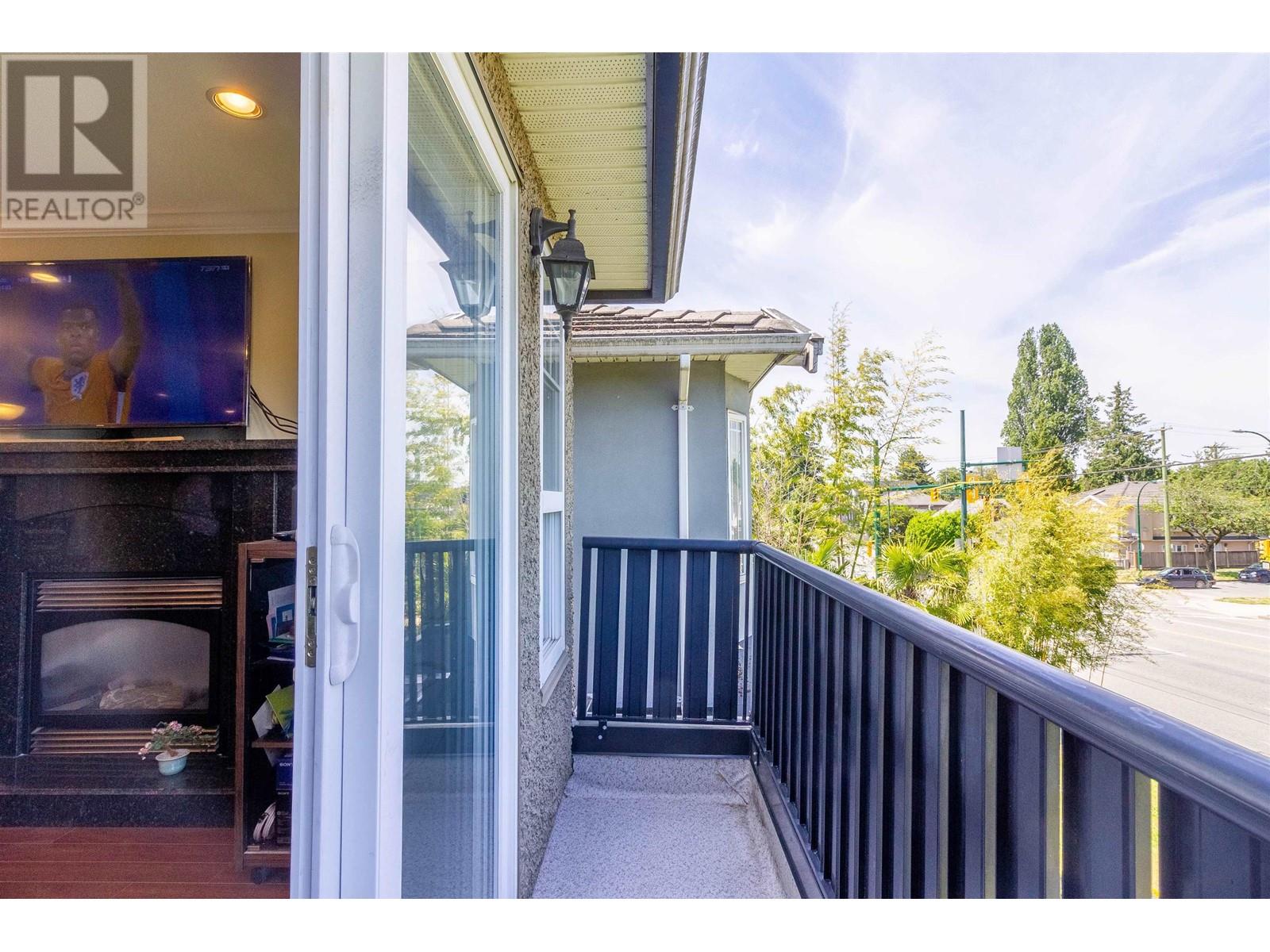 Listing Picture 4 of 40 : 1150 E 41ST AVENUE, Vancouver / 溫哥華 - 魯藝地產 Yvonne Lu Group - MLS Medallion Club Member