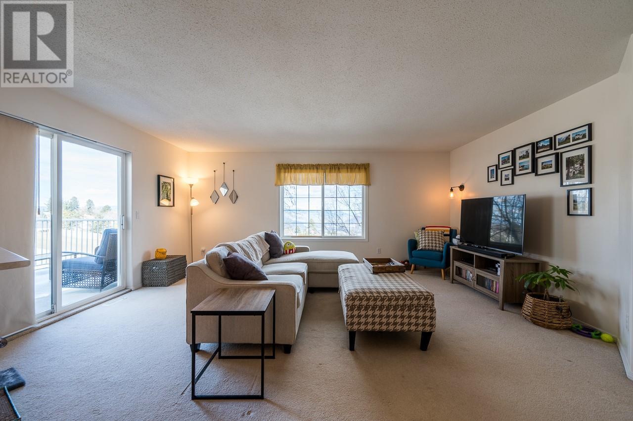 Property at 726 DUNROBIN Drive Unit# 4 image 5