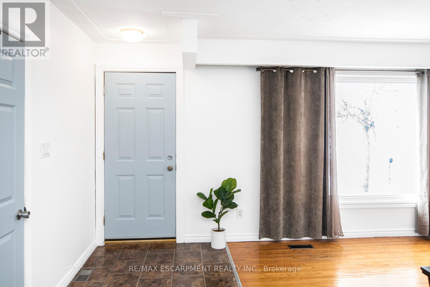 Property at 725 MUD STREET E image 3
