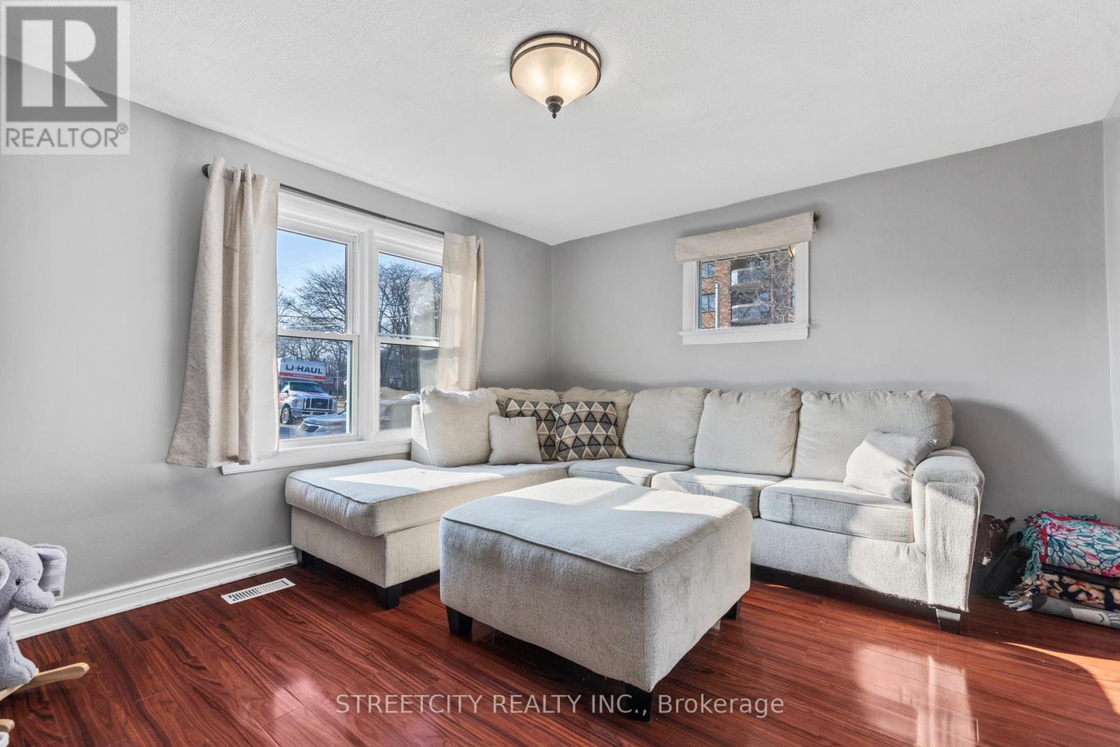 23 Dunkirk Drive, St. Thomas, Ontario  N5R 1R9 - Photo 9 - X12054090