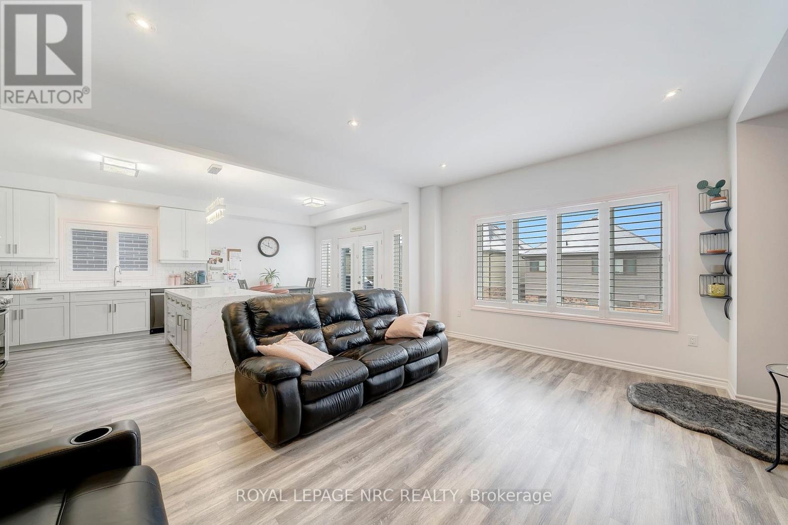 Property at 4071 THOMAS STREET image 5