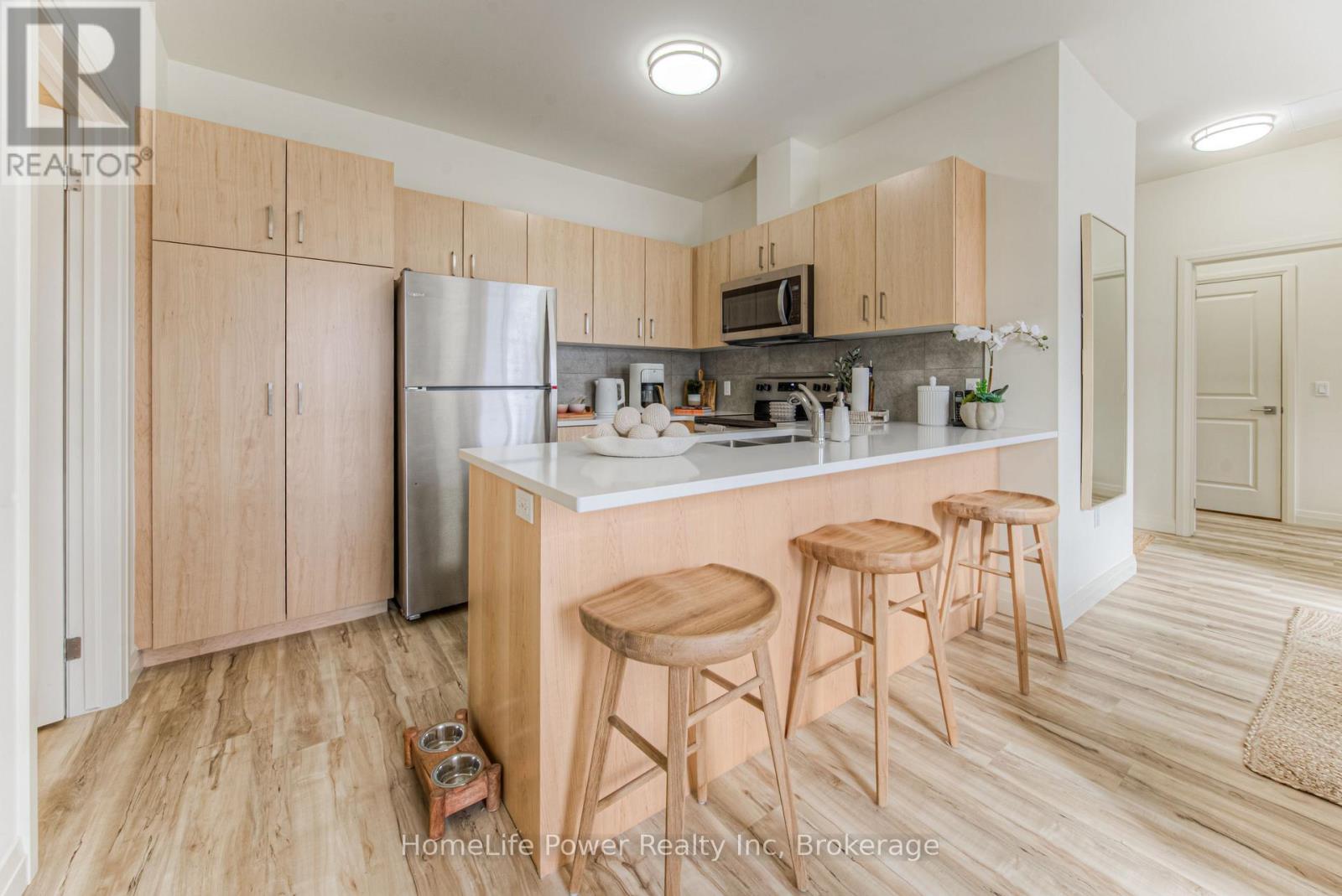 204 - 301 Westmount Road, Kitchener, Ontario  N2M 5M9 - Photo 9 - X12053998
