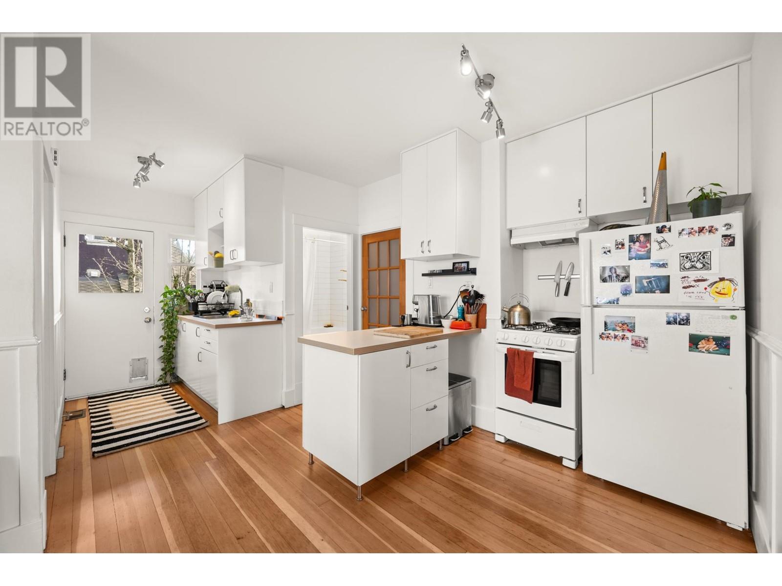 2128 E Pender Street, Vancouver, British Columbia  V5L 1X2 - Photo 7 - C8066965