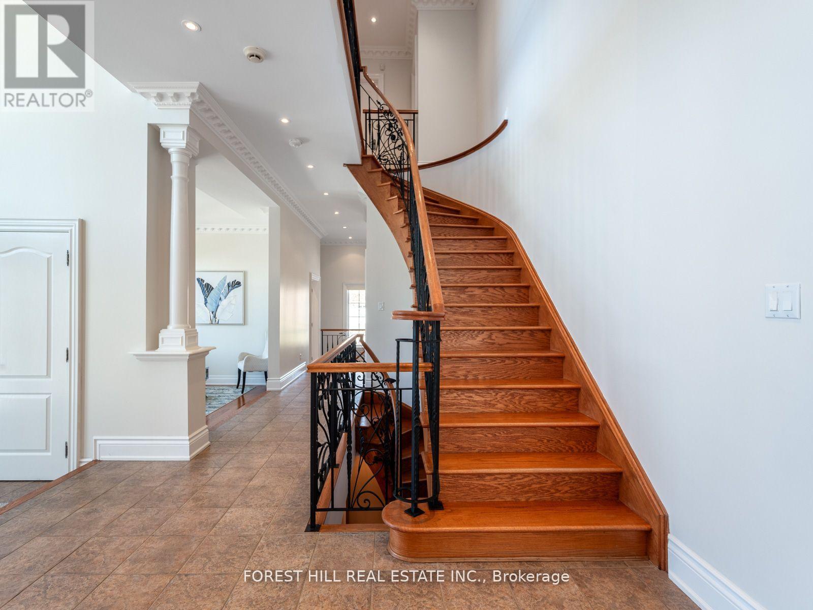 18 Highland Hill, Toronto, Ontario  M6A 2P8 - Photo 24 - W12054033