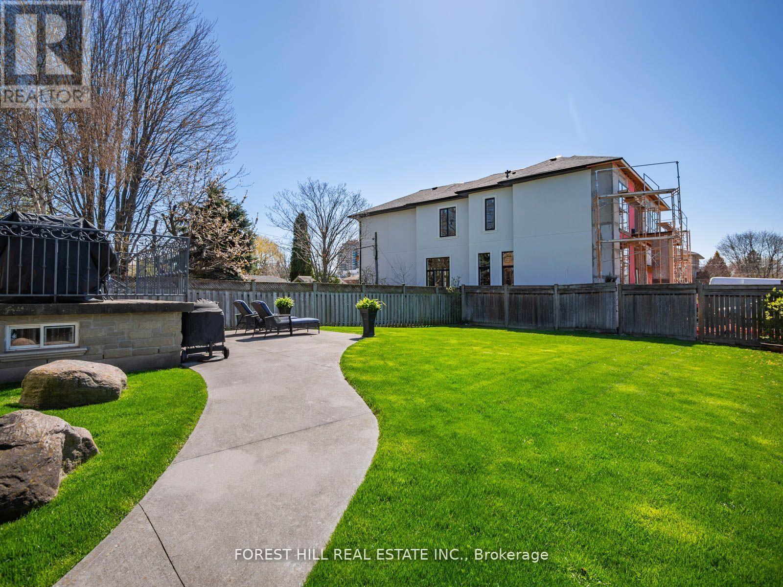18 Highland Hill, Toronto, Ontario  M6A 2P8 - Photo 37 - W12054033