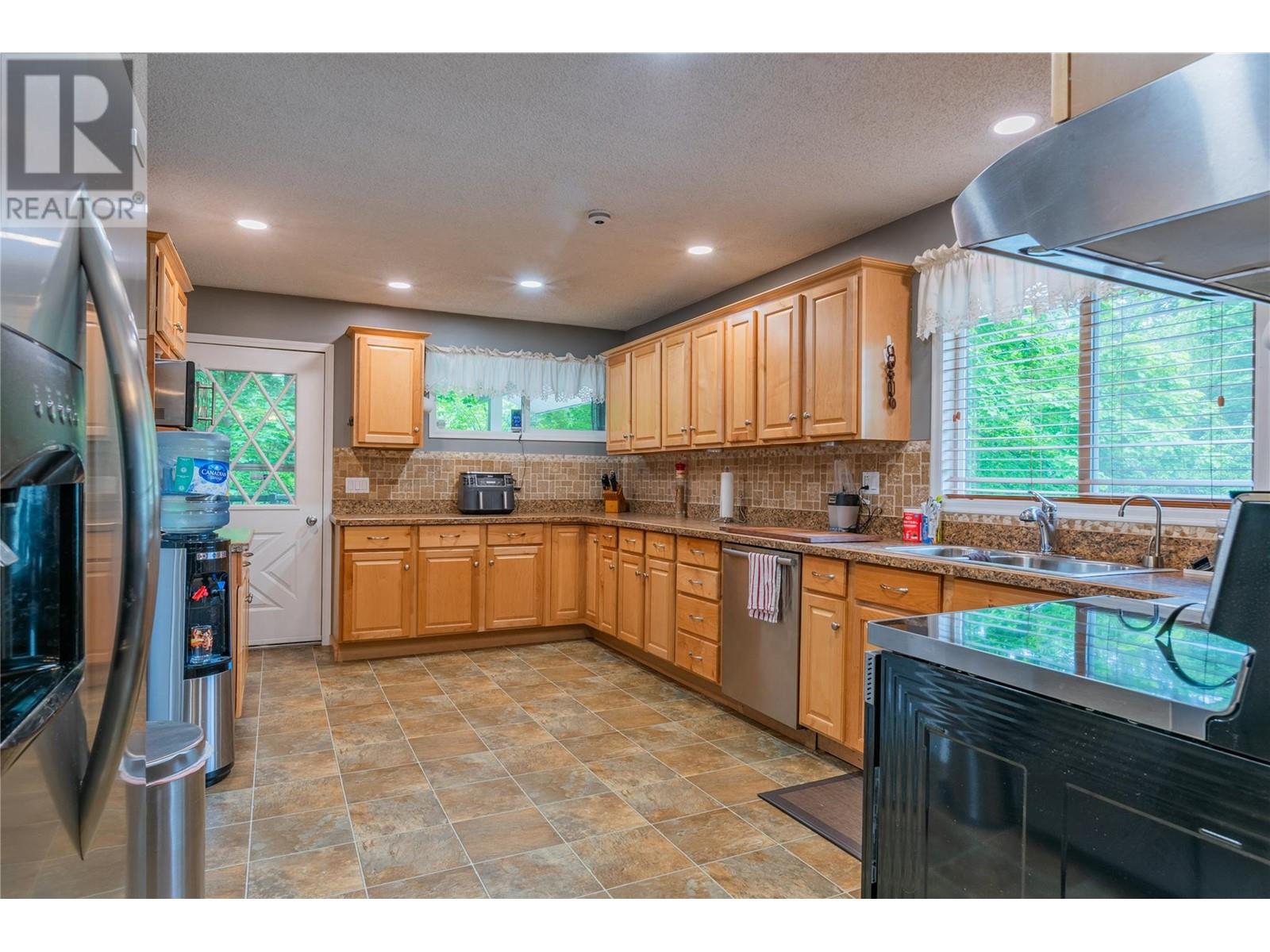 Property at 125 MILL Road image 4