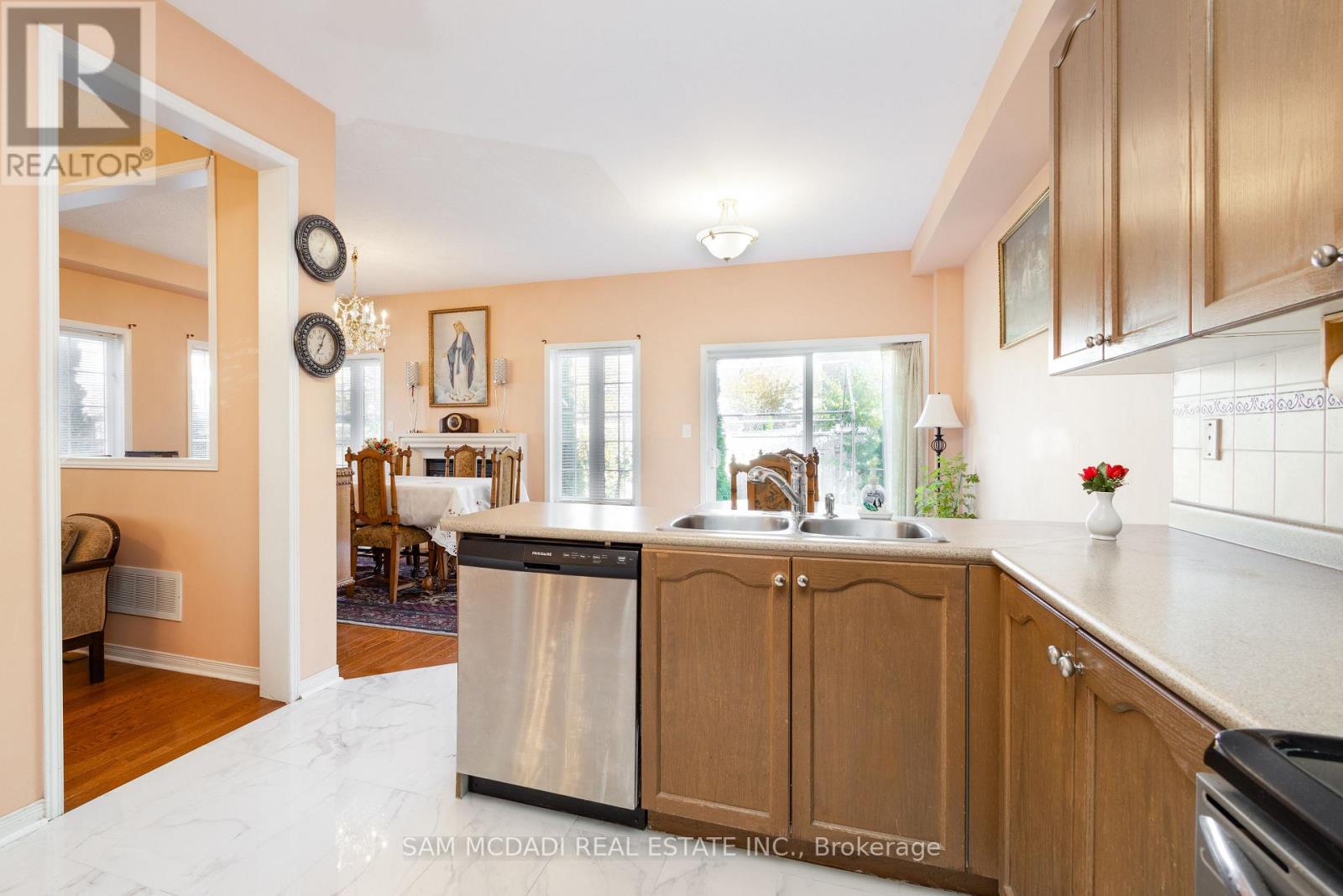 5239 Oscar Peterson Boulevard, Mississauga, Ontario  L5M 0C9 - Photo 8 - W12054086
