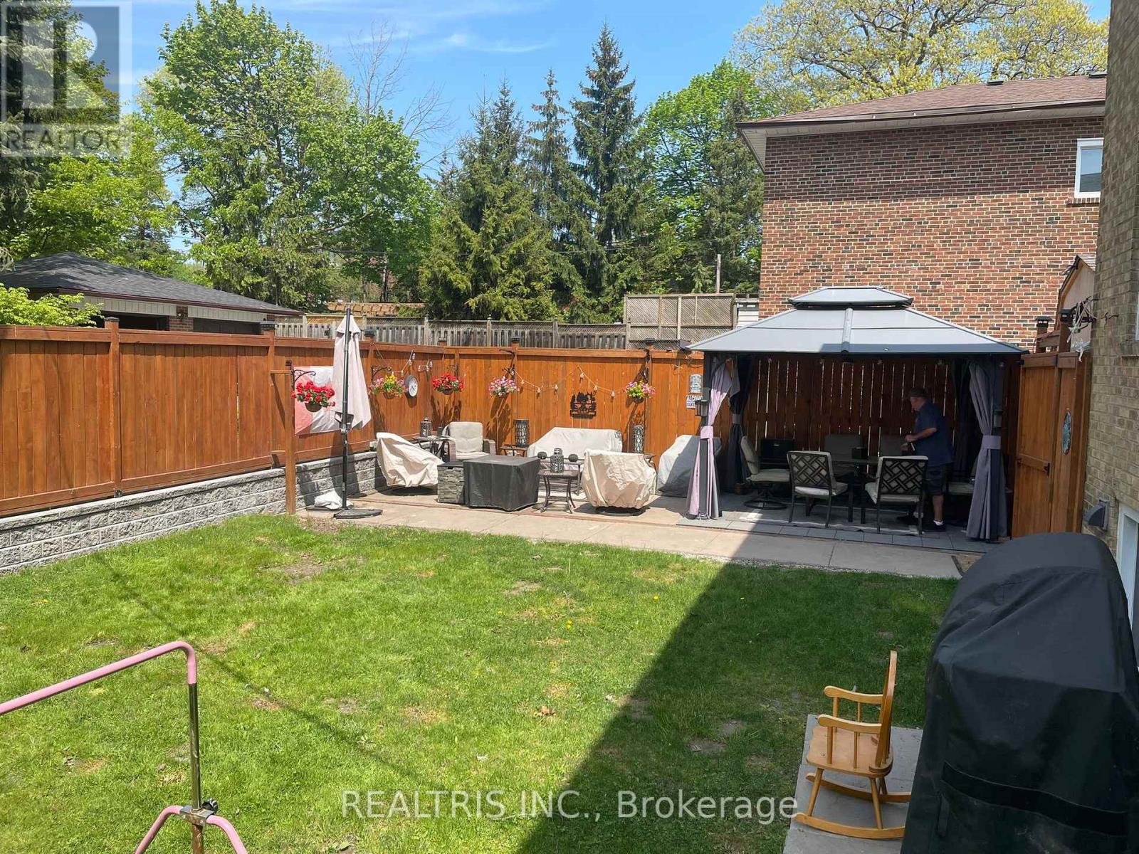 18 Muskoka Avenue, Toronto, Ontario  M8W 1H3 - Photo 10 - W12054131