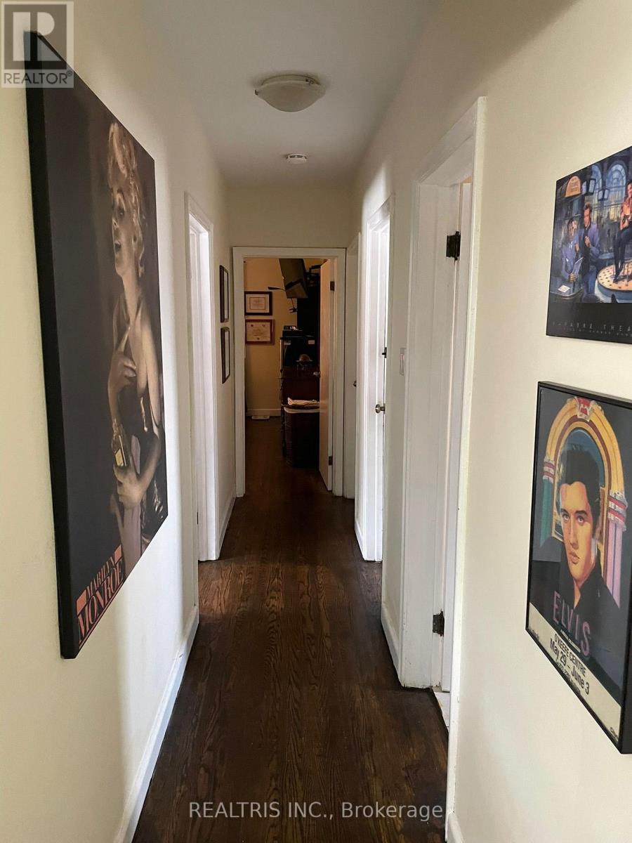 18 Muskoka Avenue, Toronto, Ontario  M8W 1H3 - Photo 14 - W12054131