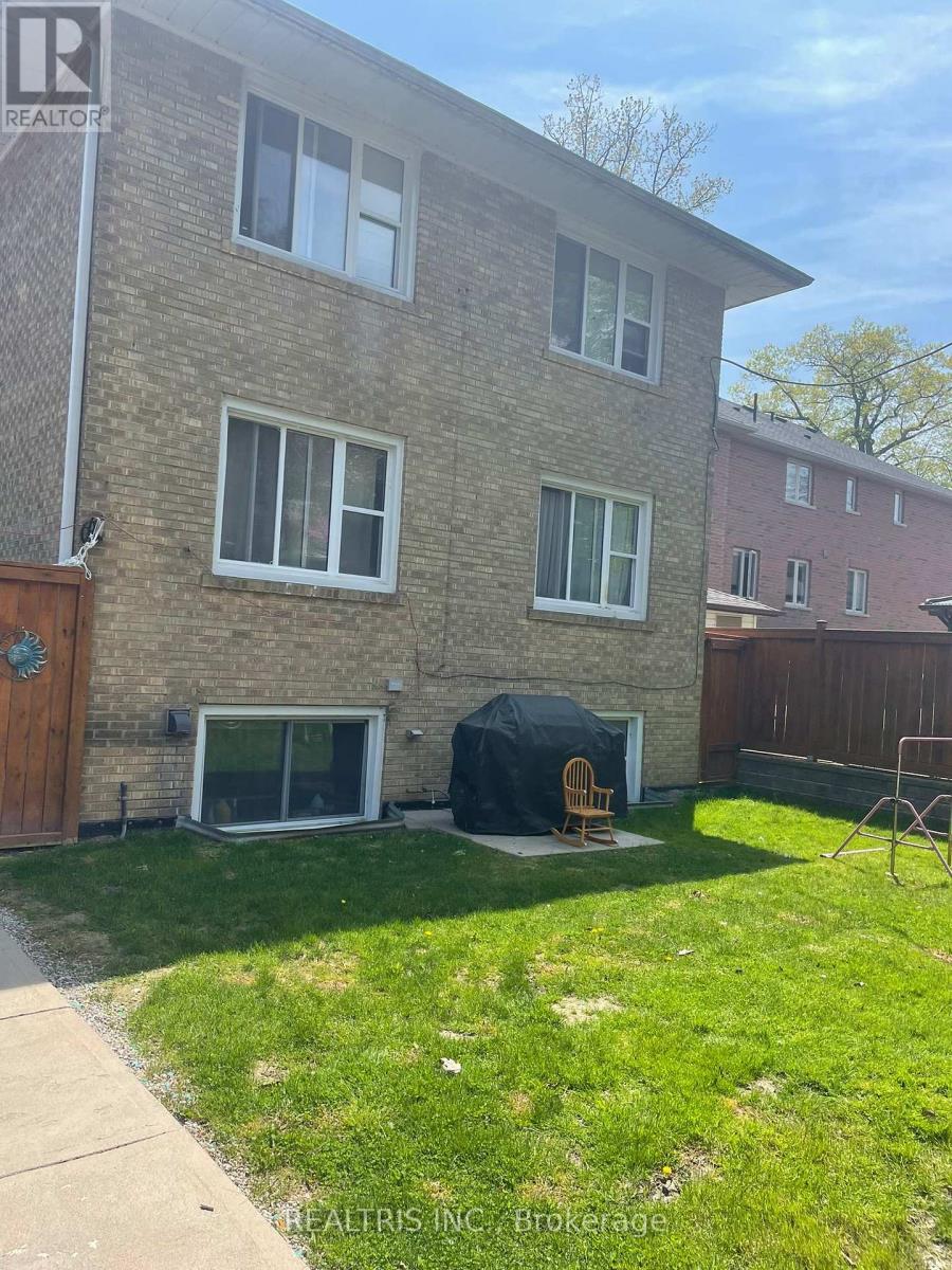 Property at 18 MUSKOKA AVENUE image 2