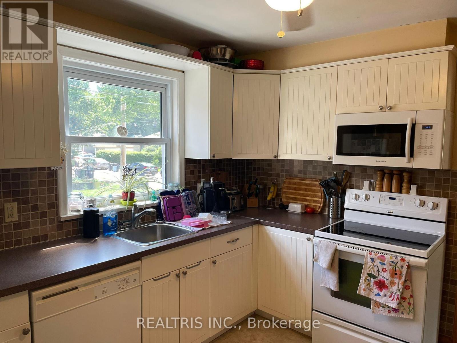 18 Muskoka Avenue, Toronto, Ontario  M8W 1H3 - Photo 23 - W12054131