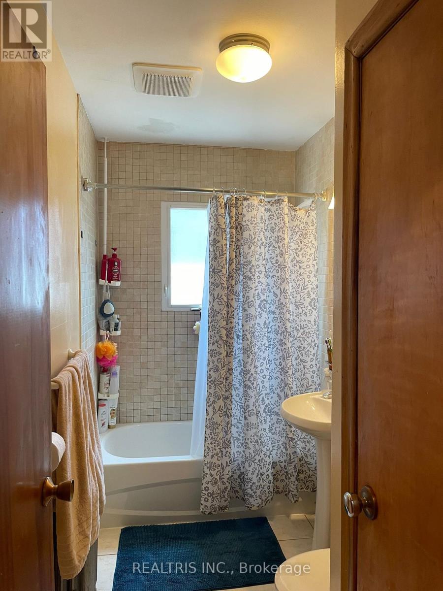 18 Muskoka Avenue, Toronto, Ontario  M8W 1H3 - Photo 26 - W12054131