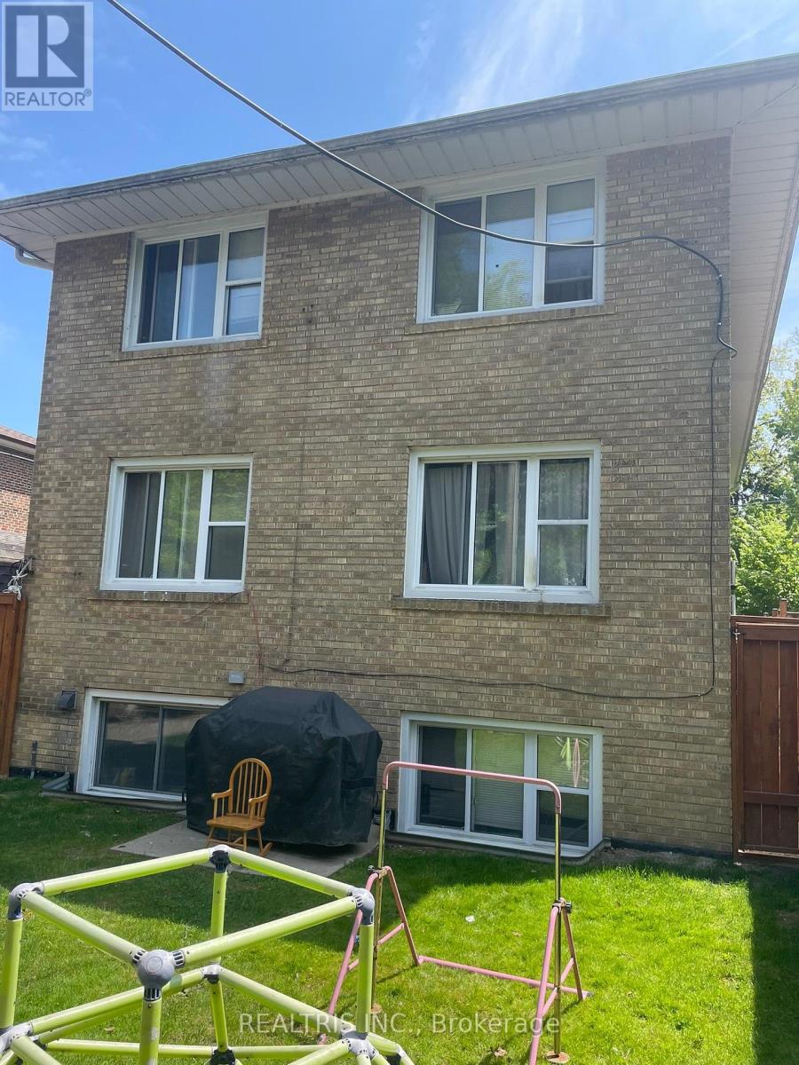 18 Muskoka Avenue, Toronto, Ontario  M8W 1H3 - Photo 32 - W12054131