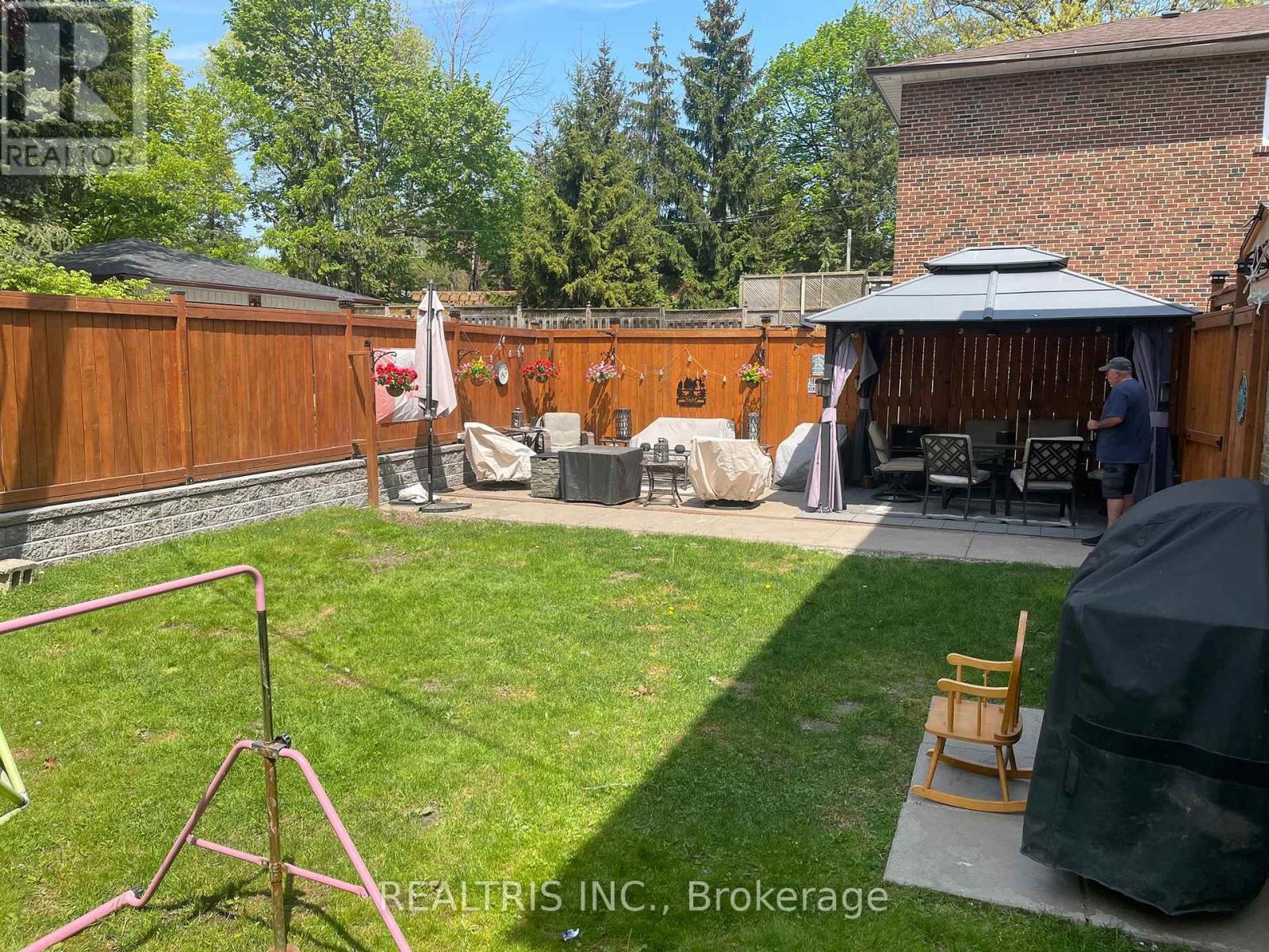 18 Muskoka Avenue, Toronto, Ontario  M8W 1H3 - Photo 6 - W12054131