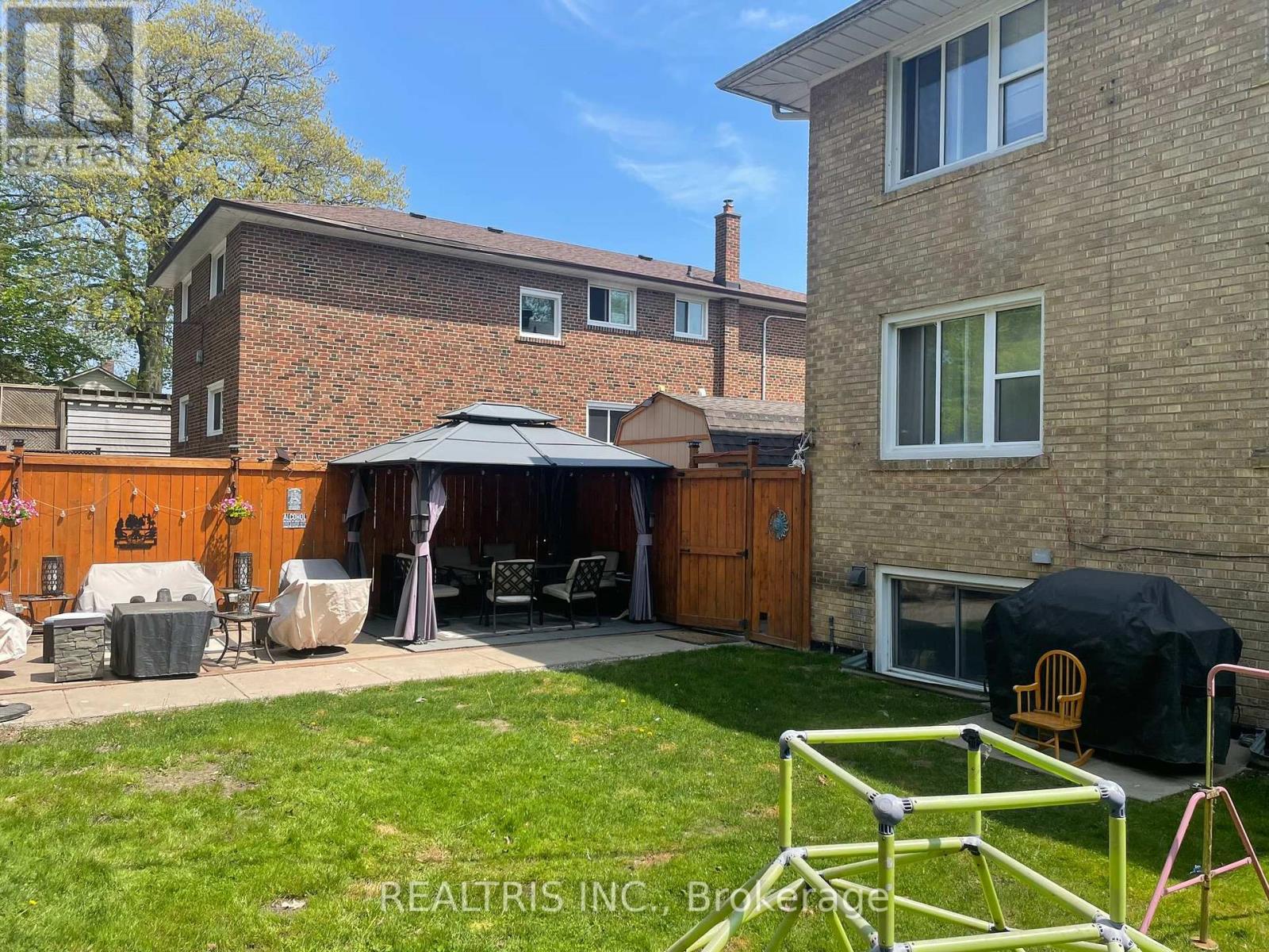 18 Muskoka Avenue, Toronto, Ontario  M8W 1H3 - Photo 7 - W12054131