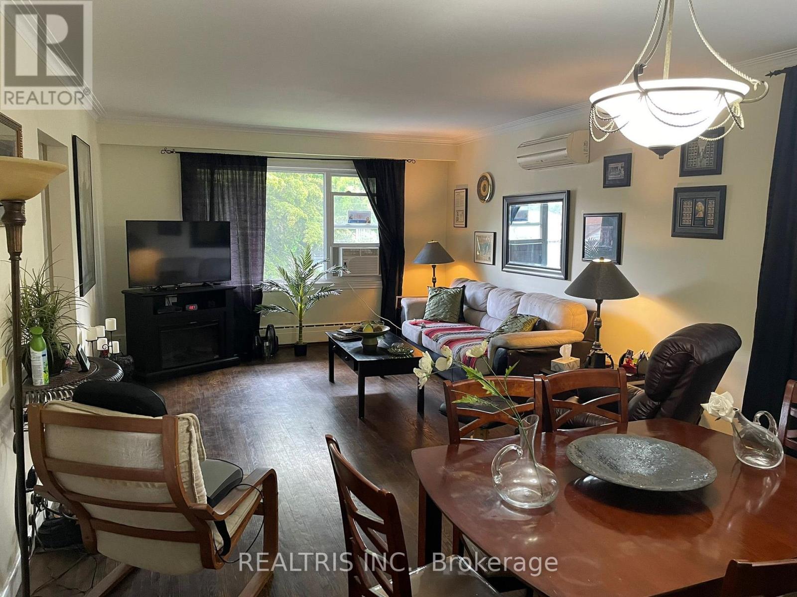 18 Muskoka Avenue, Toronto, Ontario  M8W 1H3 - Photo 8 - W12054131